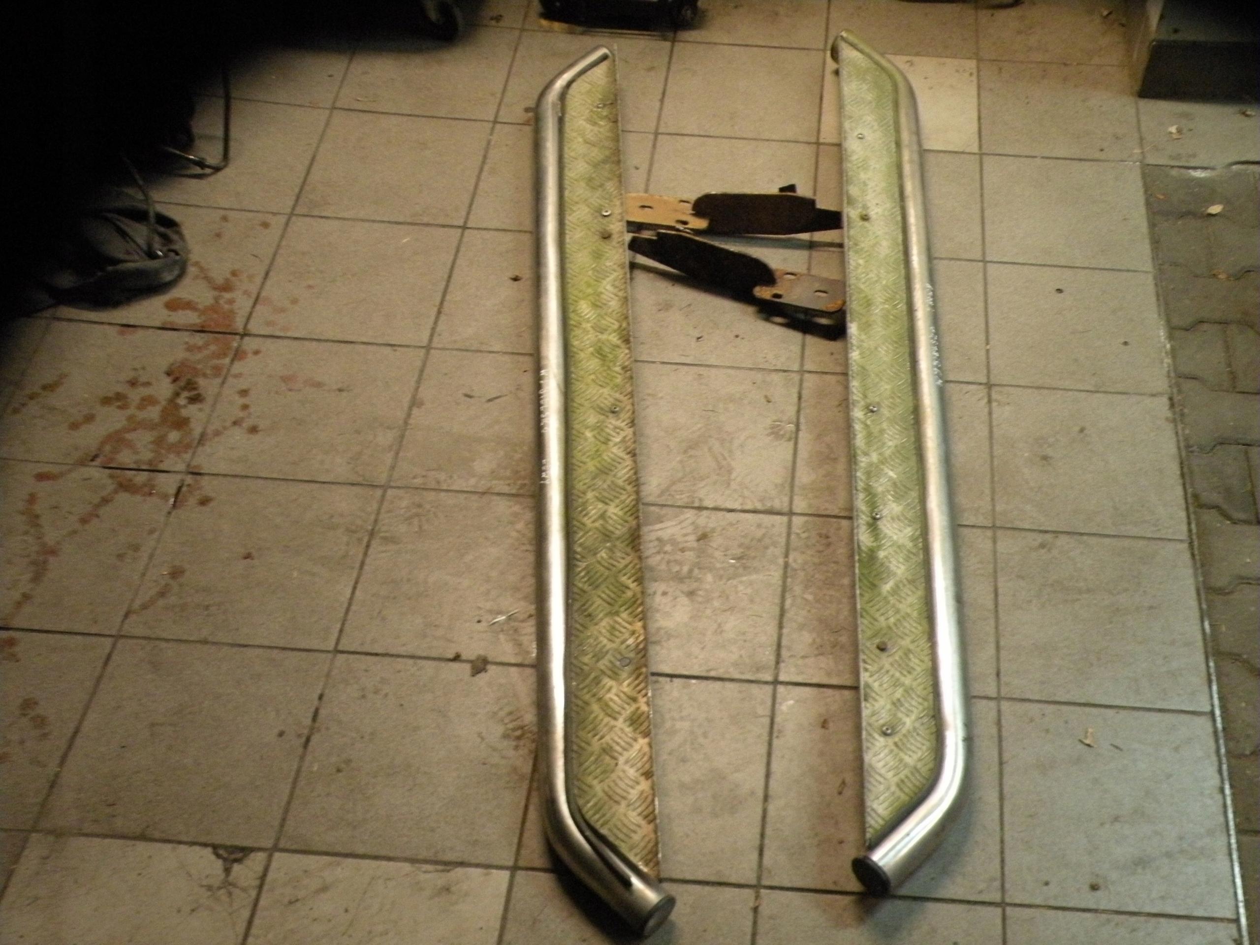 Jeep Grand Cherokee WJ - трубопроводи пороги ступені