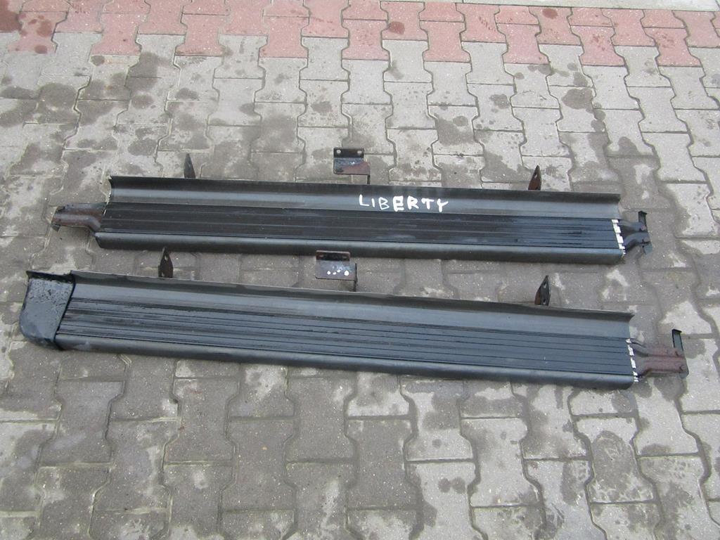 Jeep Liberty Cherokee kJ пороги ступені