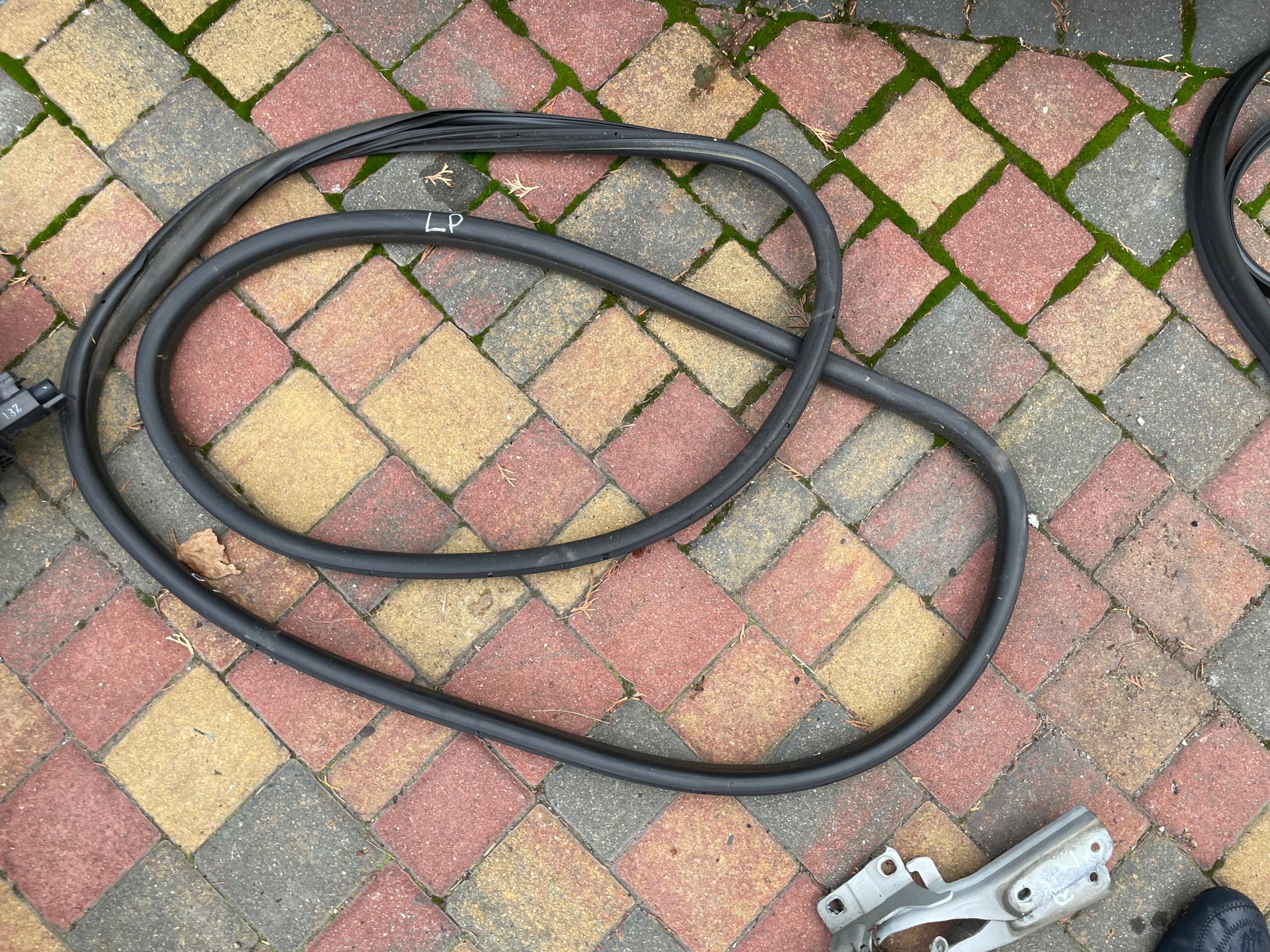 10-14 - Juke і F15 прокладка кузова двері ліва передня