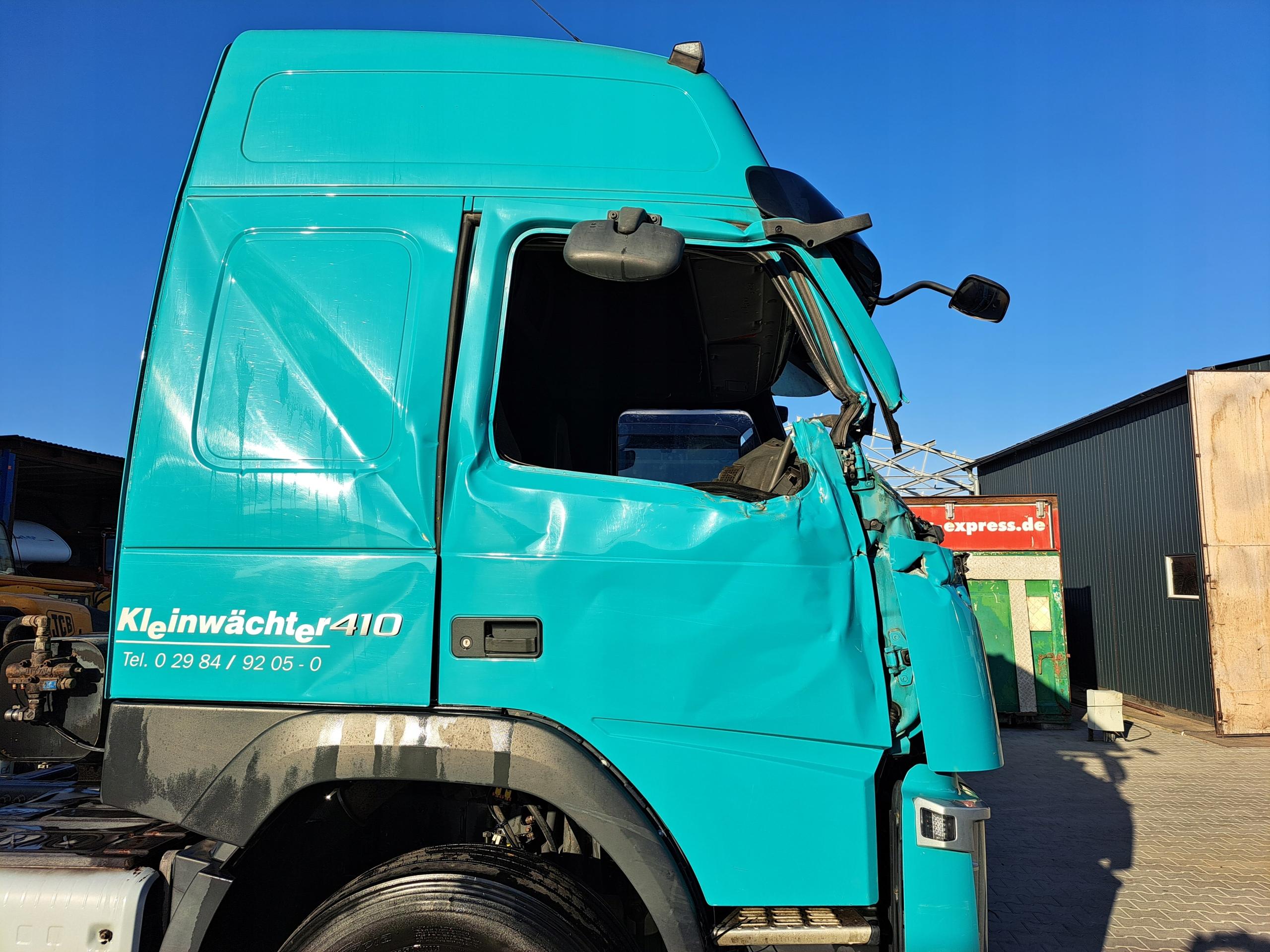 КАБИНА VOLVO FM 4 СЛЕГКА ПОВРЕЖДЕНА