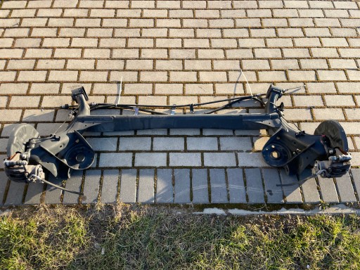 Kia carens iv beam задня допомога