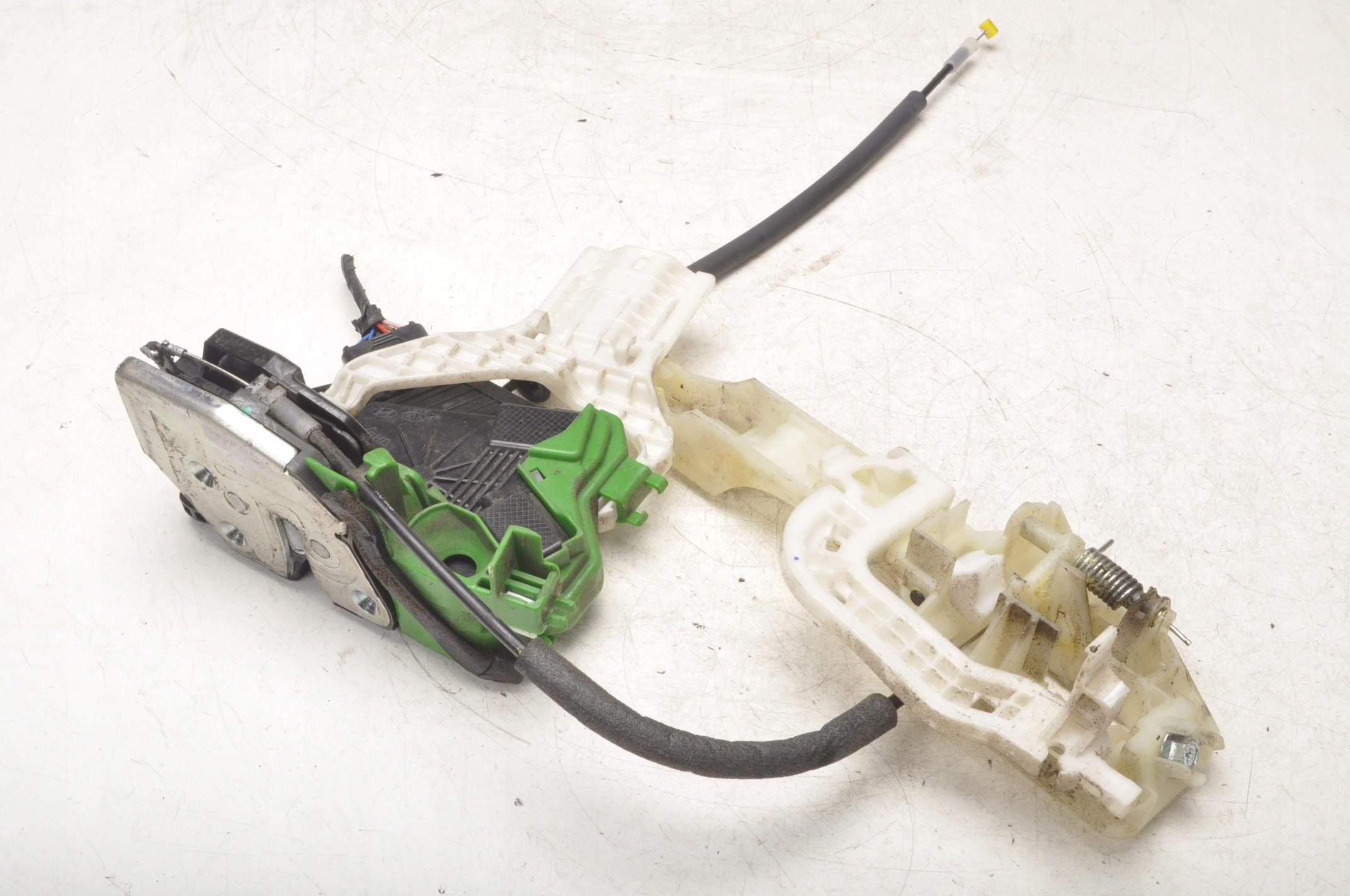 KIA CARENS IV замок дверей лівий передній 81310-A4050