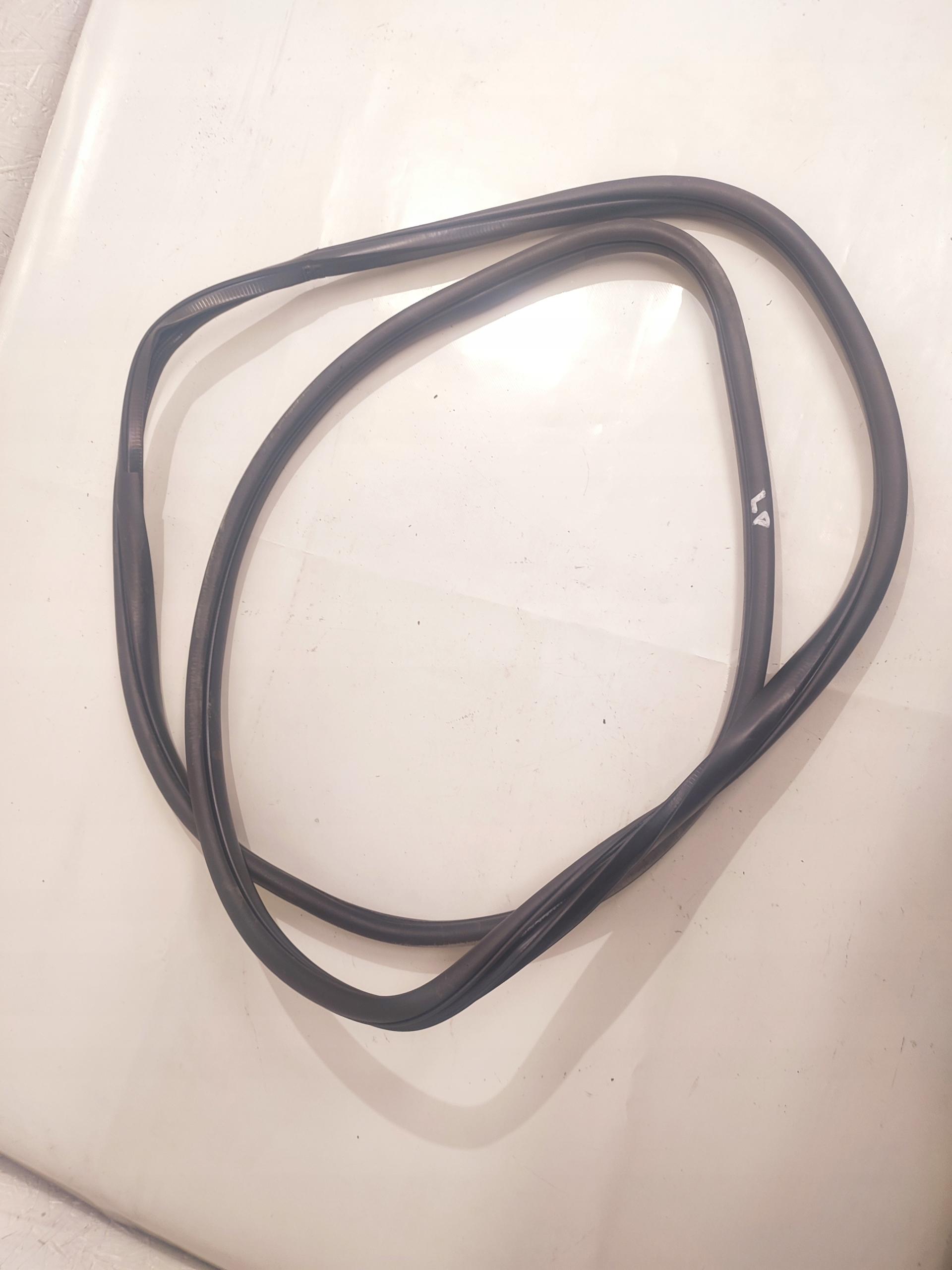 KIA CEED II ПРОКЛАДКА КУЗОВА ДВЕРІ ЛІВА ПЕРЕДНЯ