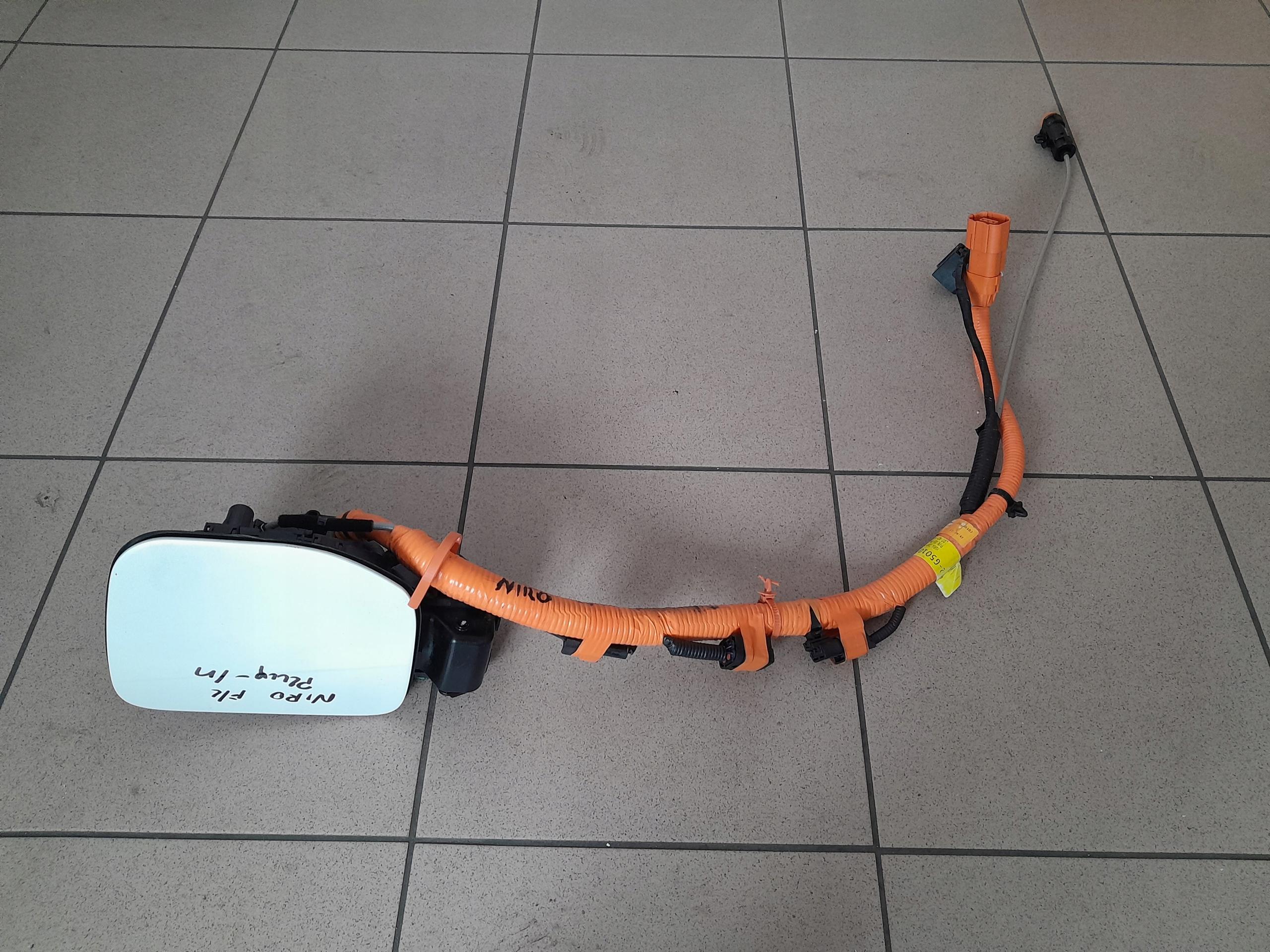 91682-G5010 91682G5010 - KIA NIRO LIFT PLUG-IN КАБЕЛЬ ОТКИДНАЯ КРЫШКА ЗАРЯДКИ