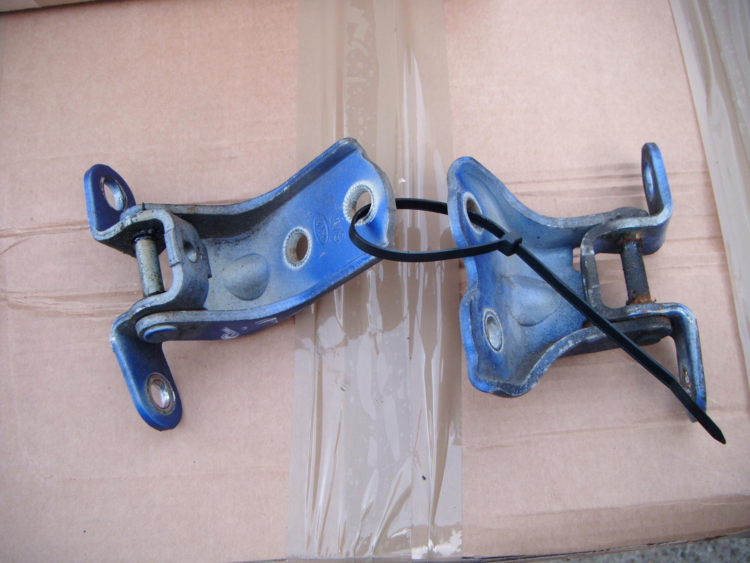 03- T3 - KIA PICANTO і 03-T3 Дверні петлі ліва передня