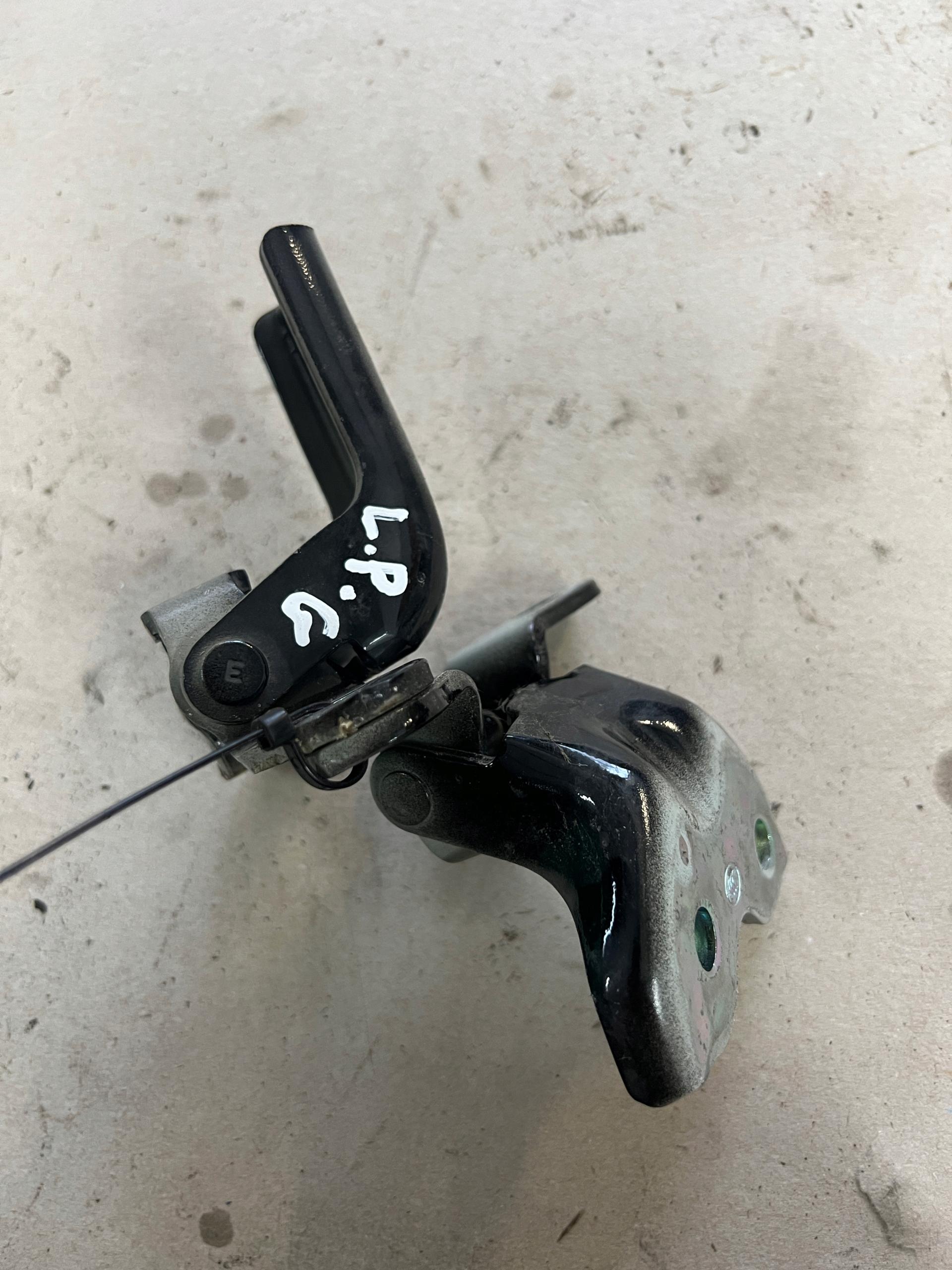 KIA RIO IV YB 17 - ПЕТЛИ ПЕРЕДНЕЙ ЛЕВОЙ ДВЕРИ