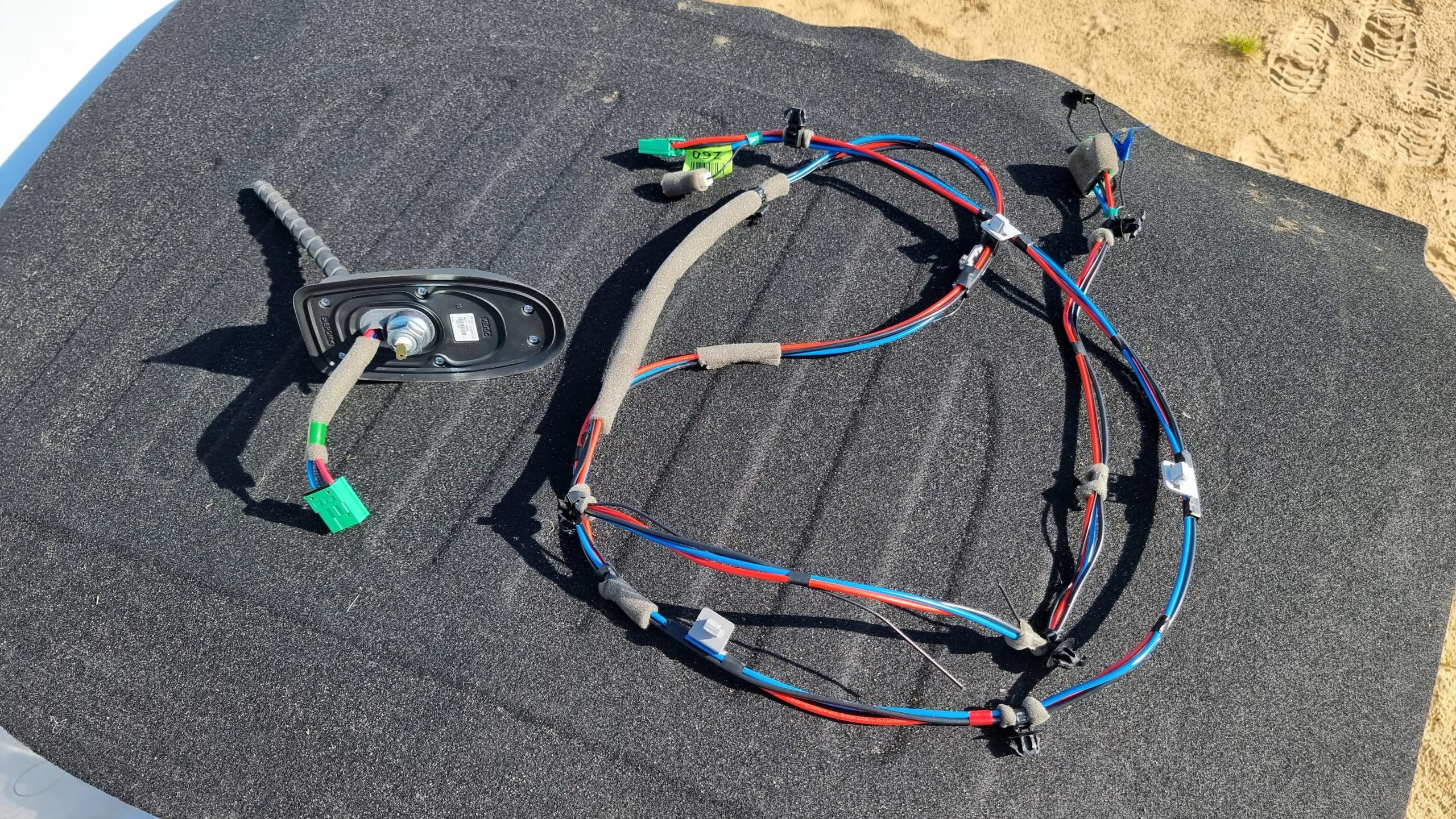 KIA Rio V 17-антенна на крышу с кабелем 96210-H8200