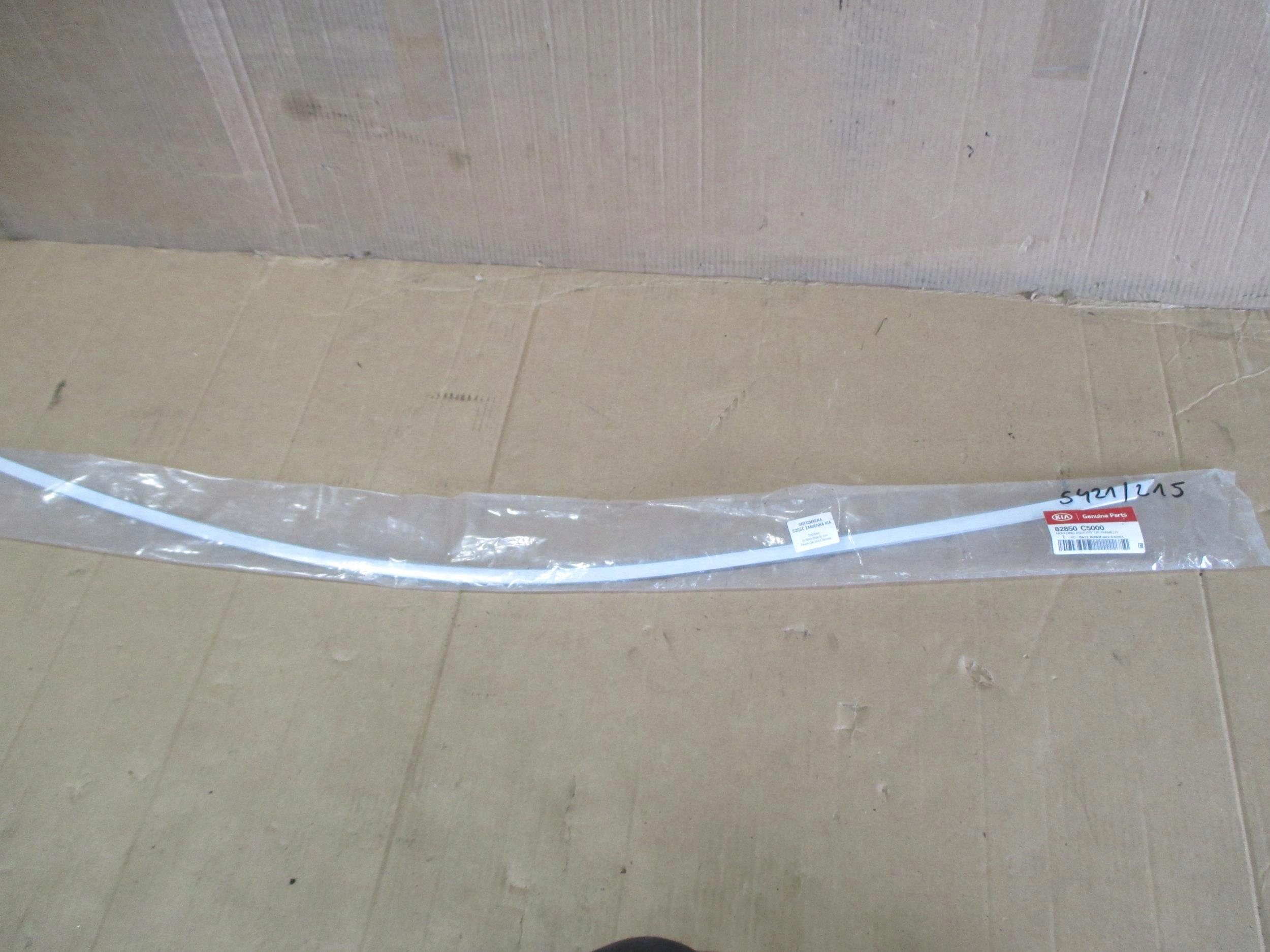 82850C5000 - KIA SORENTO III 15-ХРОМИРОВАННАЯ НАКЛАДКА ДВЕРИ ПРАВАЯ ПЕРЕДНЯЯ