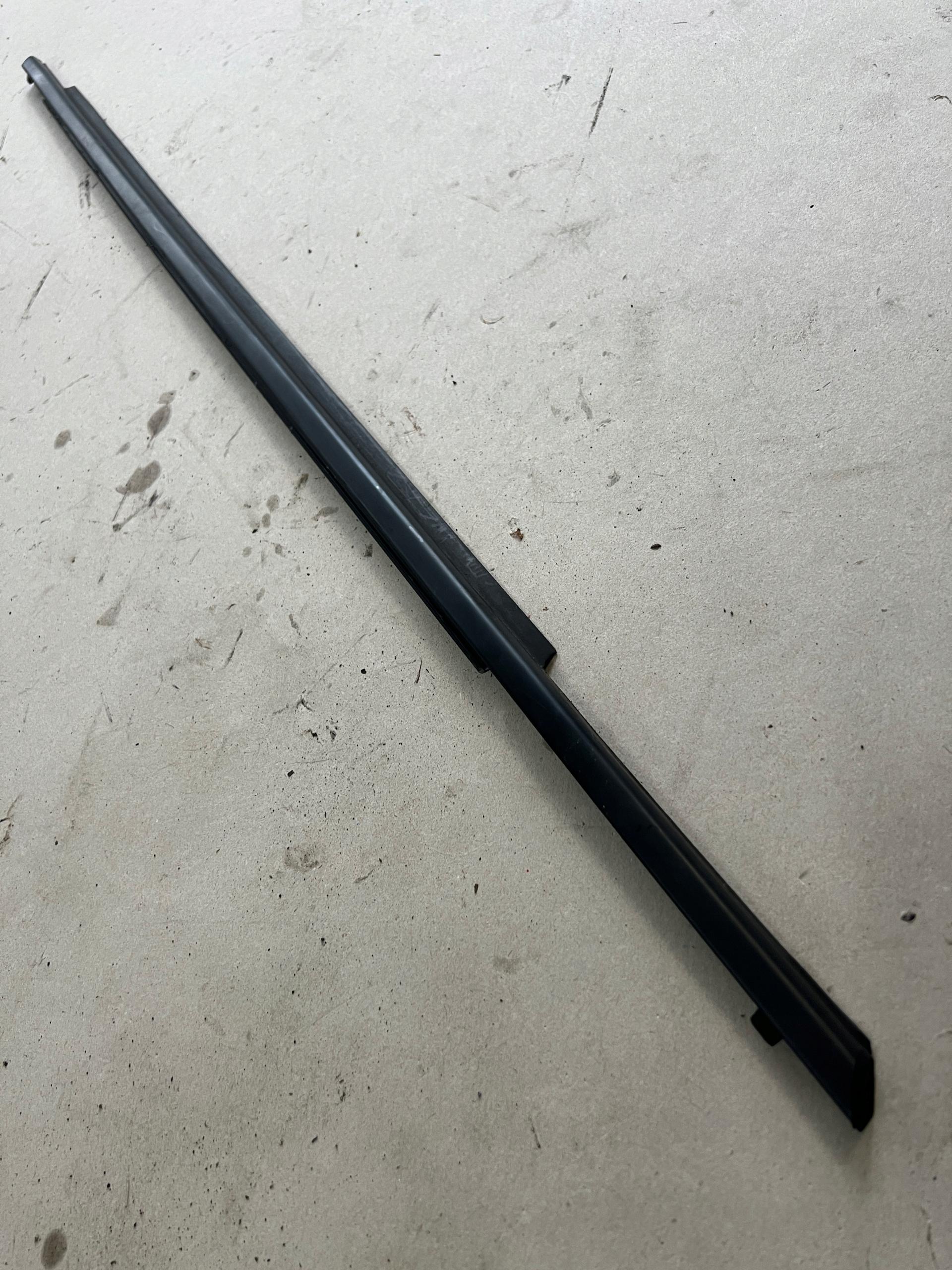 KIA VENGA ПЕРЕДНІЙ ПРАВИЙ СКРЕБОК