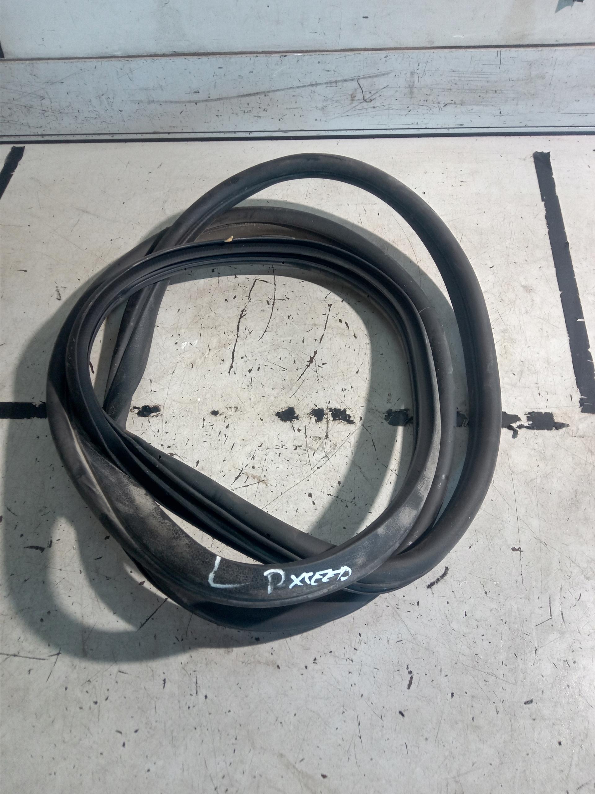 KIA XCEED ПРОКЛАДКА ДВЕРИ ЛЕВАЯ ПЕРЕДНЯЯ