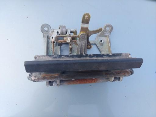 8A9827565 - Ручка багажника AUDI 80 B4 100 C4 универсал