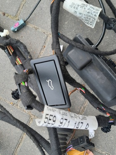 5E5827566D - Ручка багажника камера заднього виду octavia iii універсал