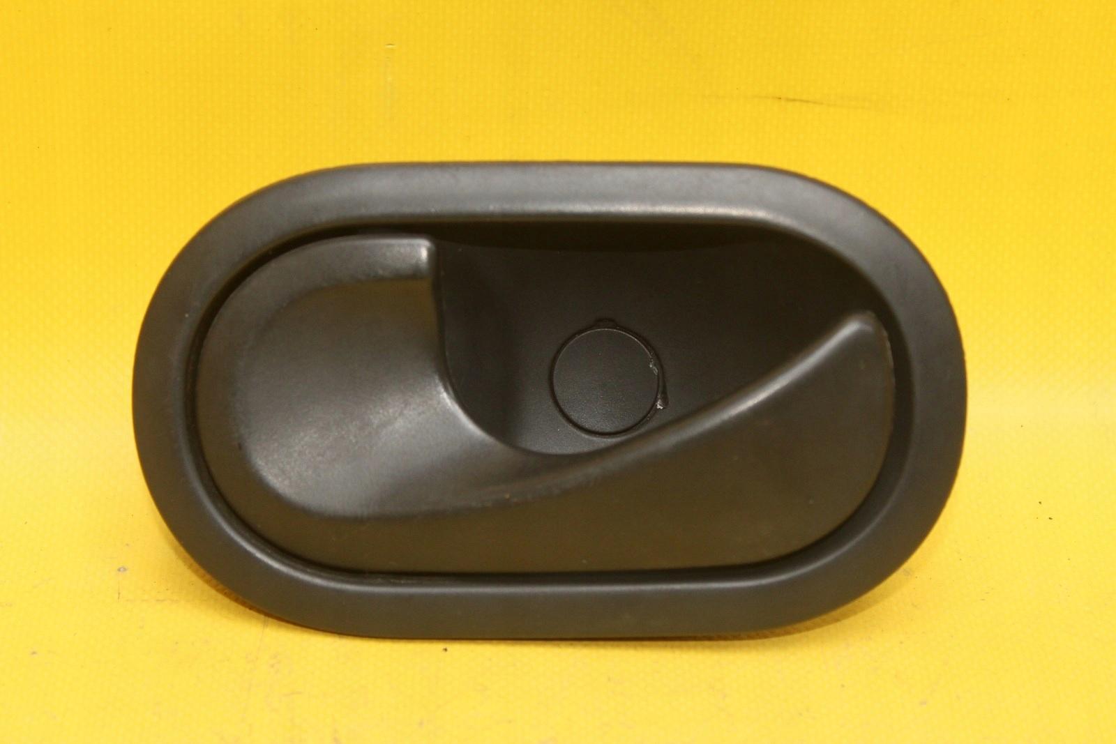 РУЧКА ДВЕРИ ЛЕВАЯ ПЕРЕДНЯЯ CLIO III 8200391938