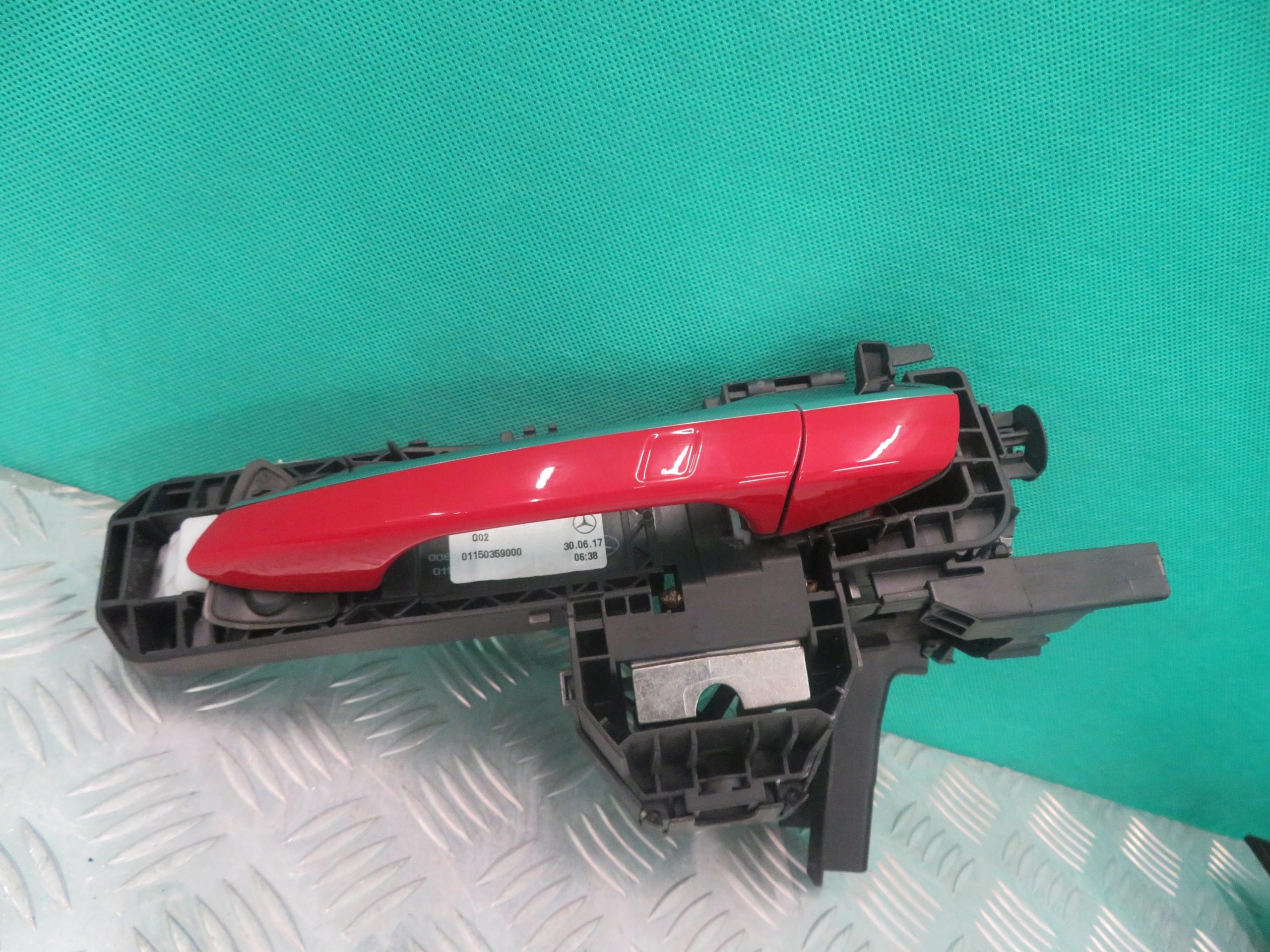 A2047602700 - Ручка двери левая передняя KEYLESS A Class W176 18R