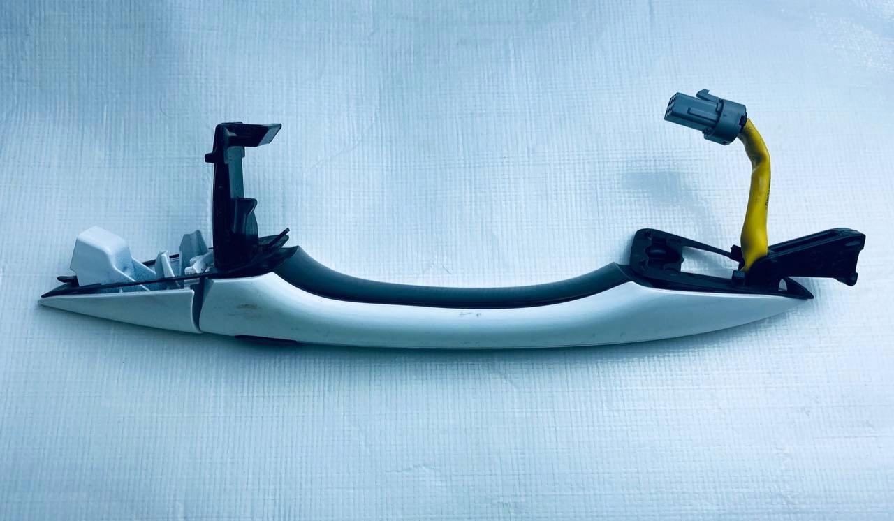 Ручка двери правая передняя для Hyundai i40 KEYLESS