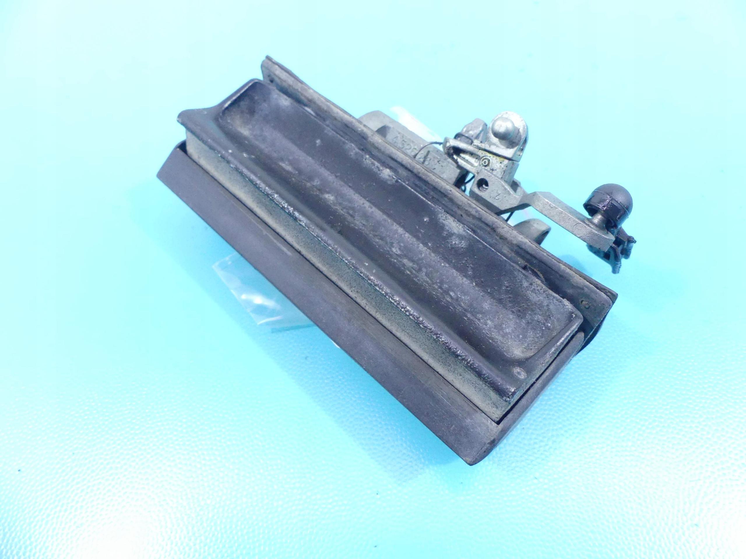 1M5827561E - РУЧКА ДВЕРЕЙ БАГАЖНИКА ЗАДНЯ SEAT TOLEDO II 2 OE