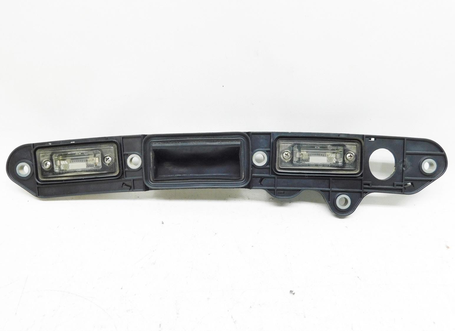 1T0827574C - РУЧКА ЛЮКА ЛАМПА НОМЕРНОГО ЗНАКА-VW TOURAN И 03-10