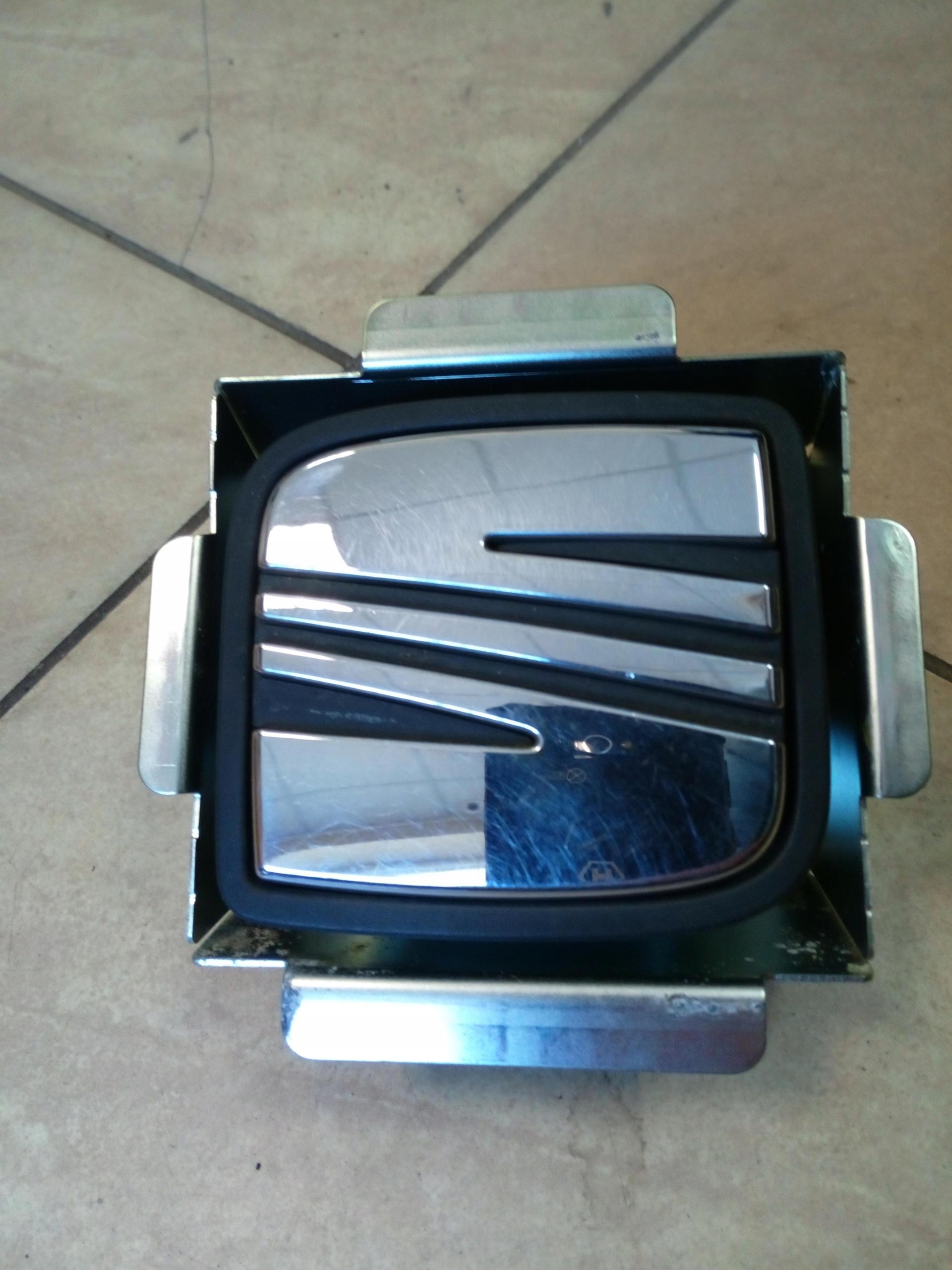 6J4827565E - РУЧКА ДВЕРИ SEAT EXEO.*