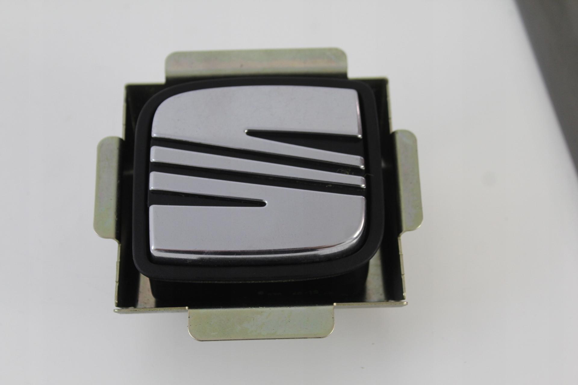 РУЧКА ЗАДНІХ ДВЕРЕЙ БАГАЖНИКА SEAT EXEO SEDAN 08-11R