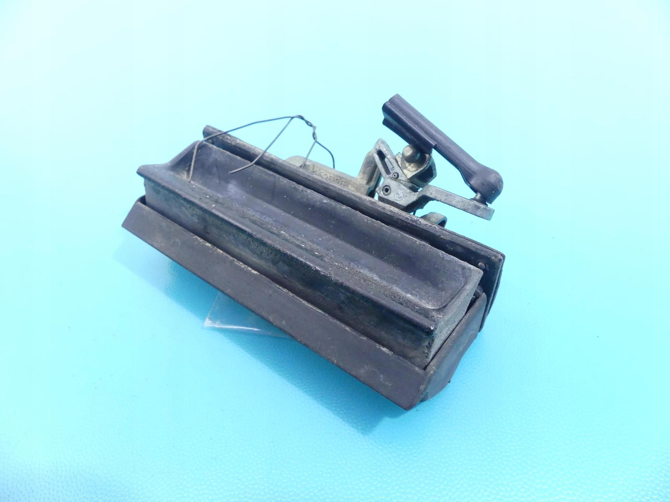 РУЧКА ЗАДНЕЙ ДВЕРИ SEAT TOLEDO II 1M5827561E