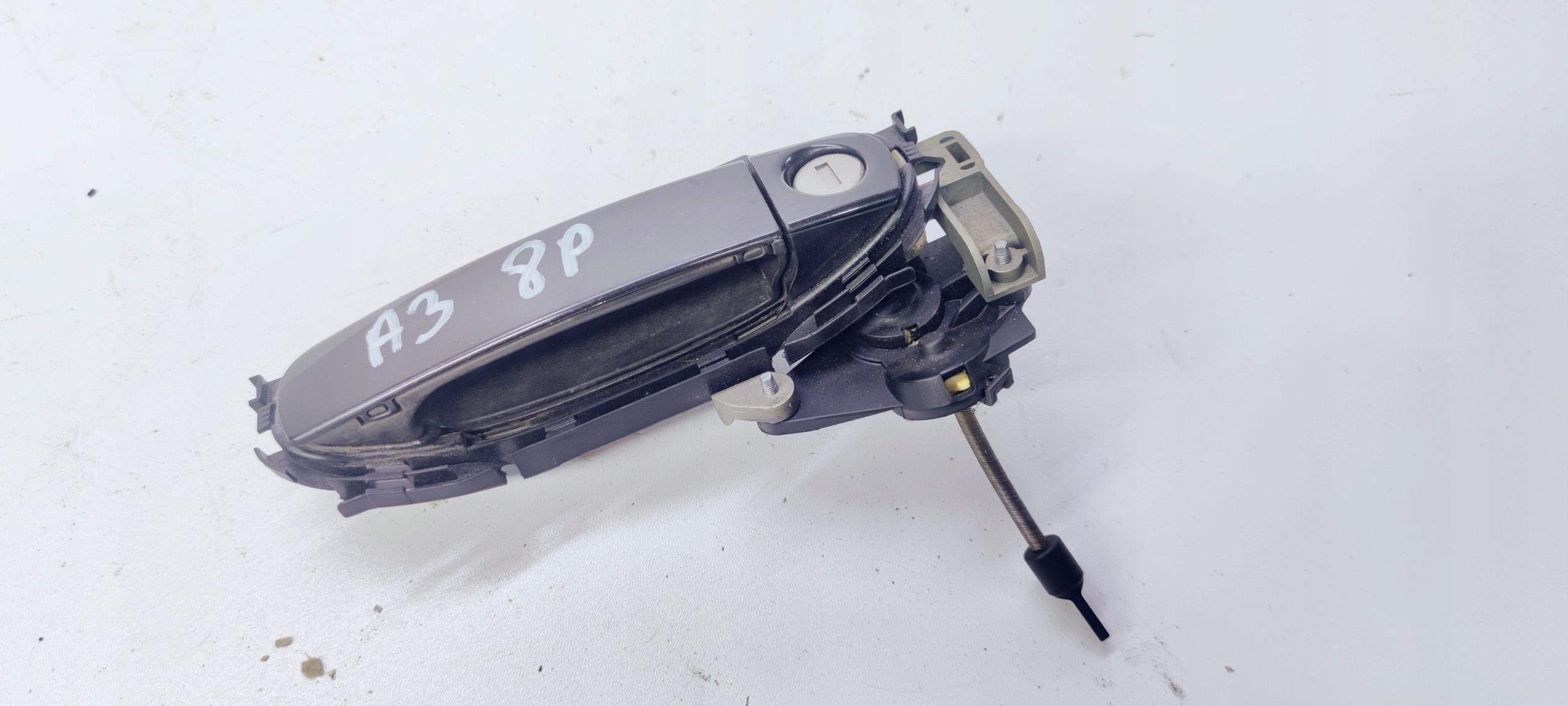 8P1837885 - Дверная ручка левая передняя AUDI A3 8P со вставкой Европа