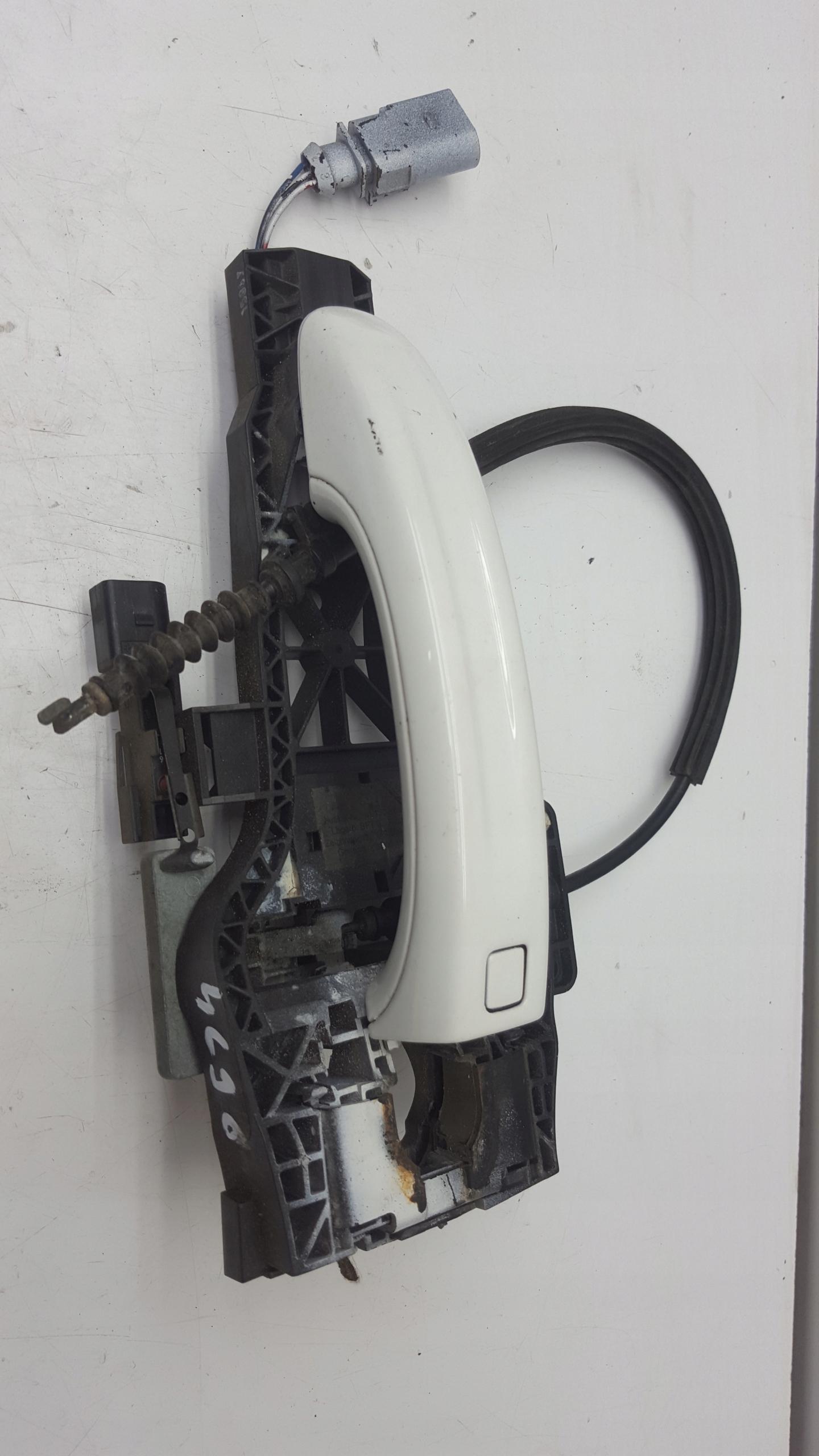 Q74LKEYLESS - Передняя правая дверная ручка AUDI Q7 4L Keyless крепление