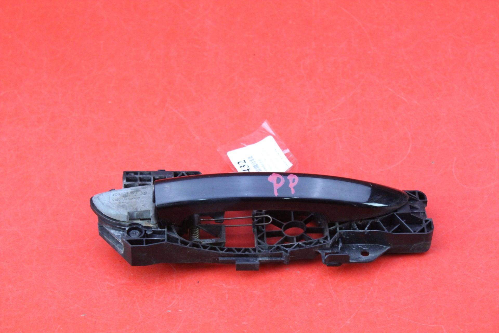 Ручка двери правая передняя передняя VW PASSAT B6 06R