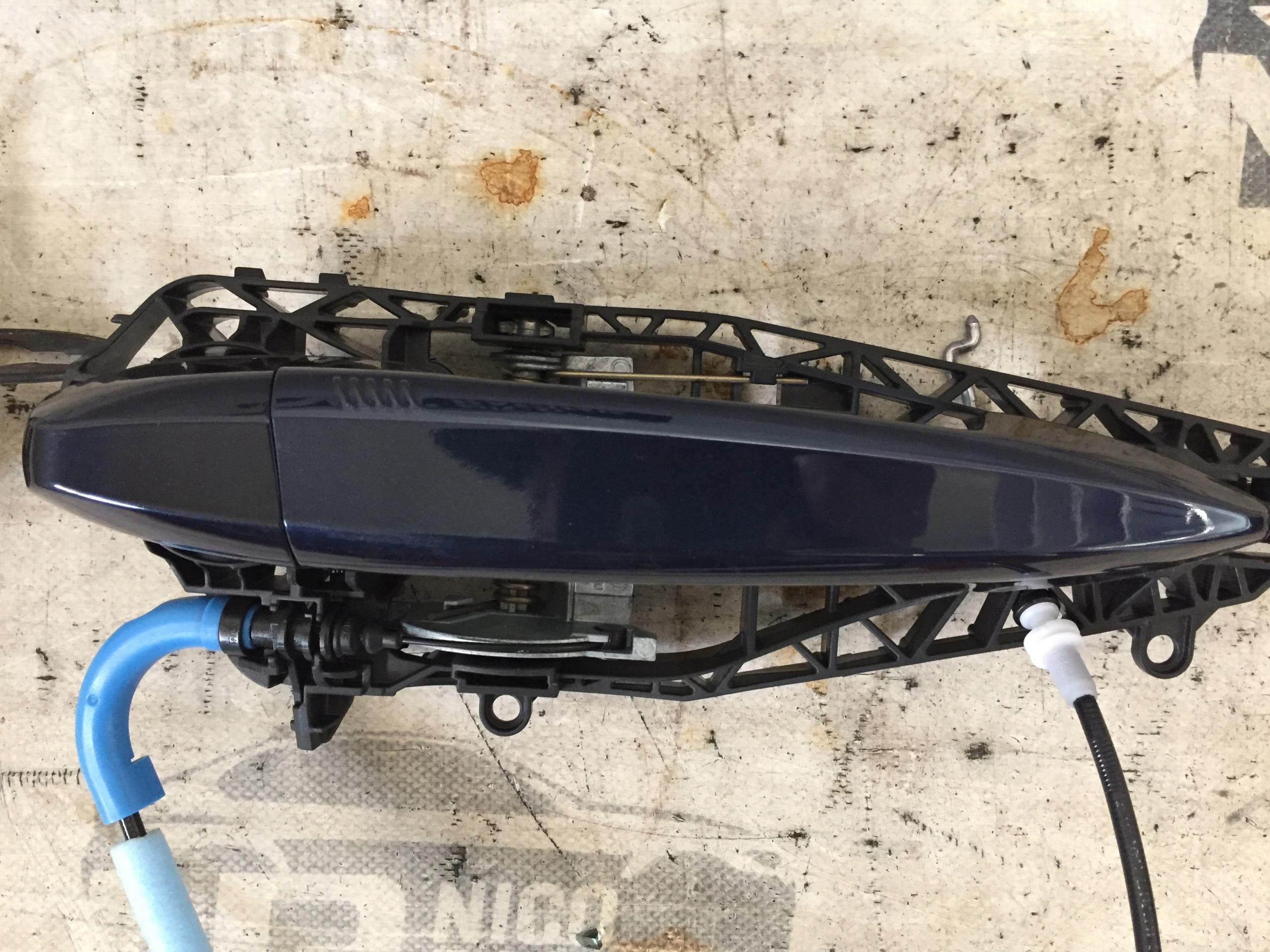 7422115 - Ручка дверей права передня задня BMW F15 F16 F45 KEYLESS A89