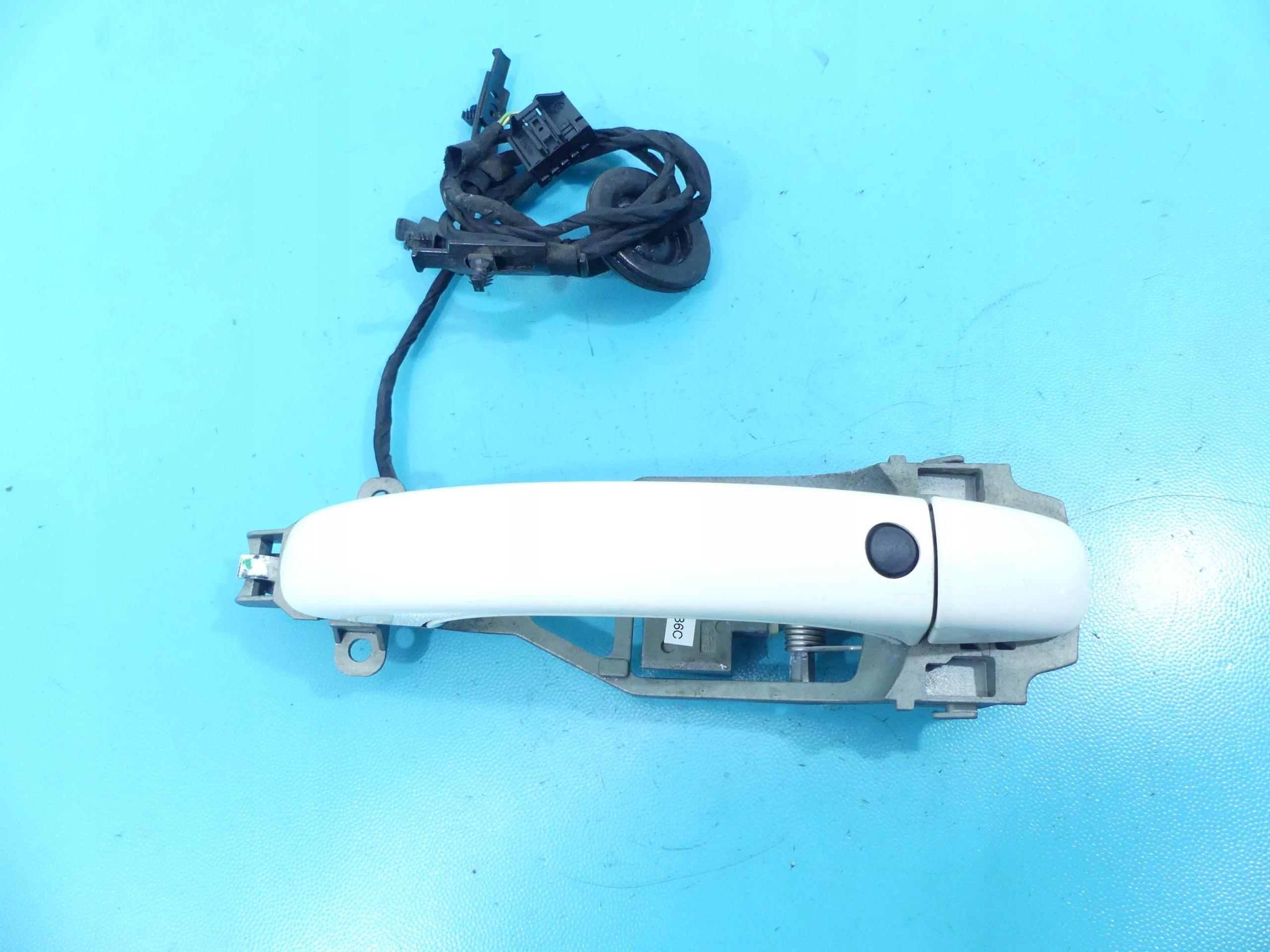 7L0837886C - ПЕРЕДНЯЯ ПРАВАЯ НАРУЖНАЯ РУЧКА ДВЕРИ VW TOUAREG И 7L EU