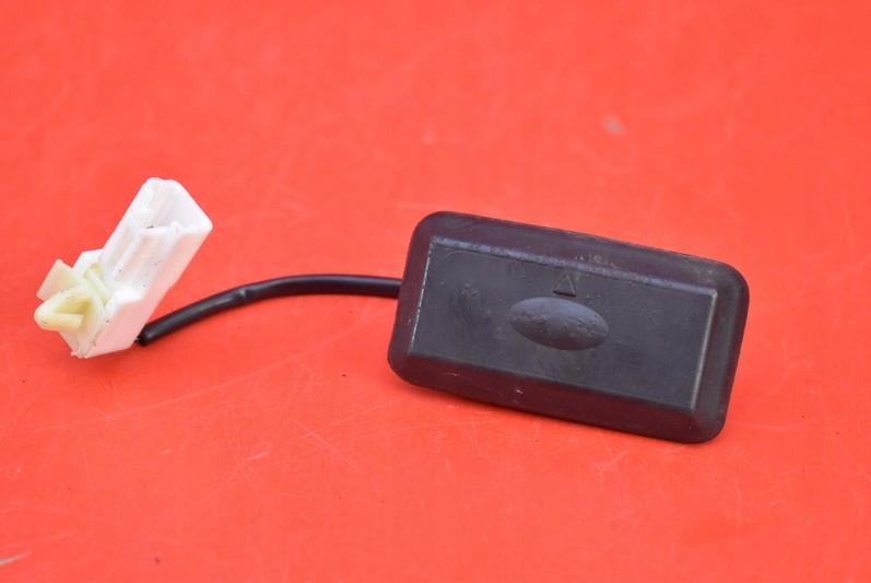 Дверная ручка кнопка закрылка задняя HYUNDAI i40 седан 17R