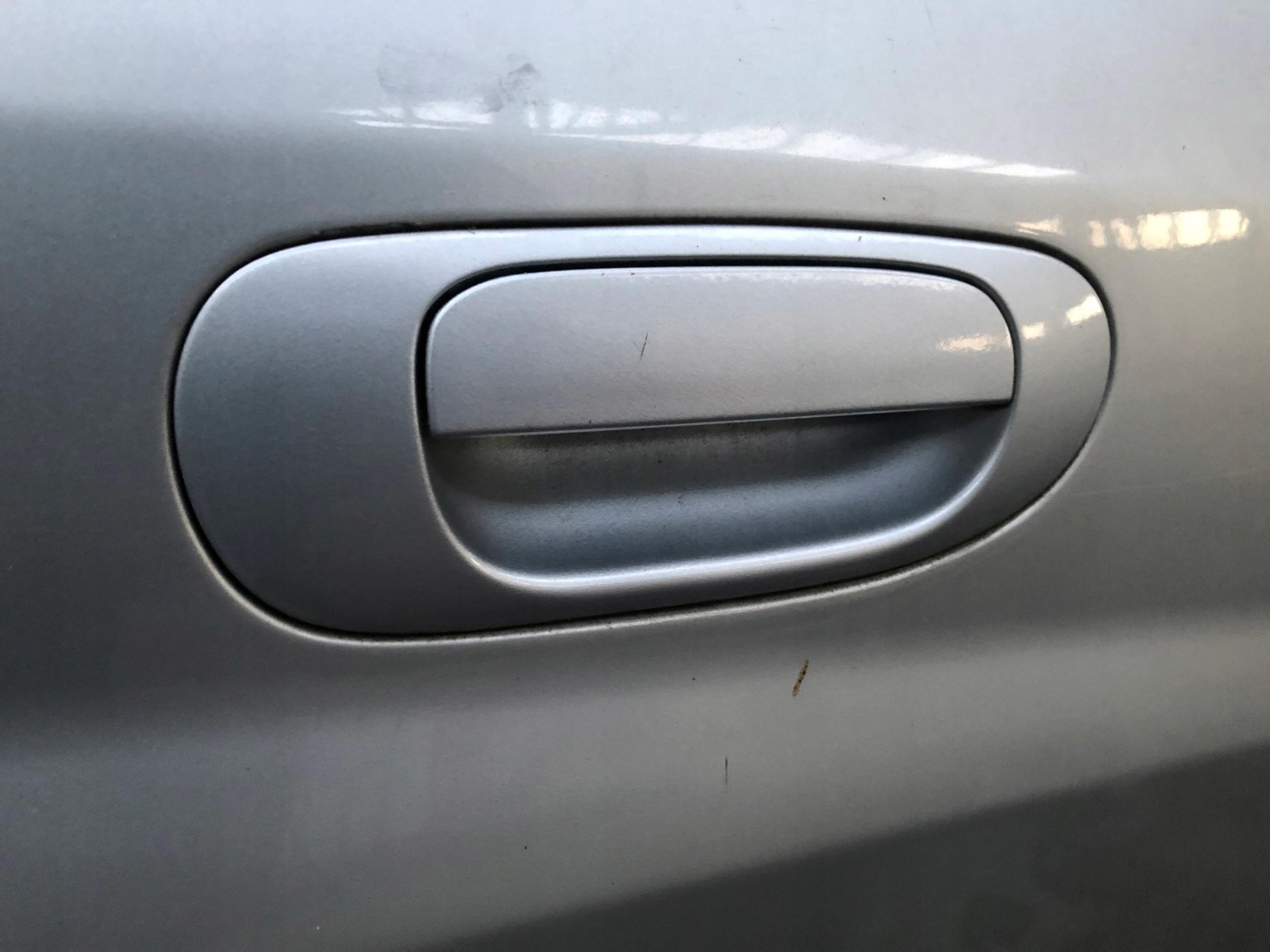 A50 - ЗАДНЯ ПРАВА РУЧКА MITSUBISHI CARISMA SPACE STAR