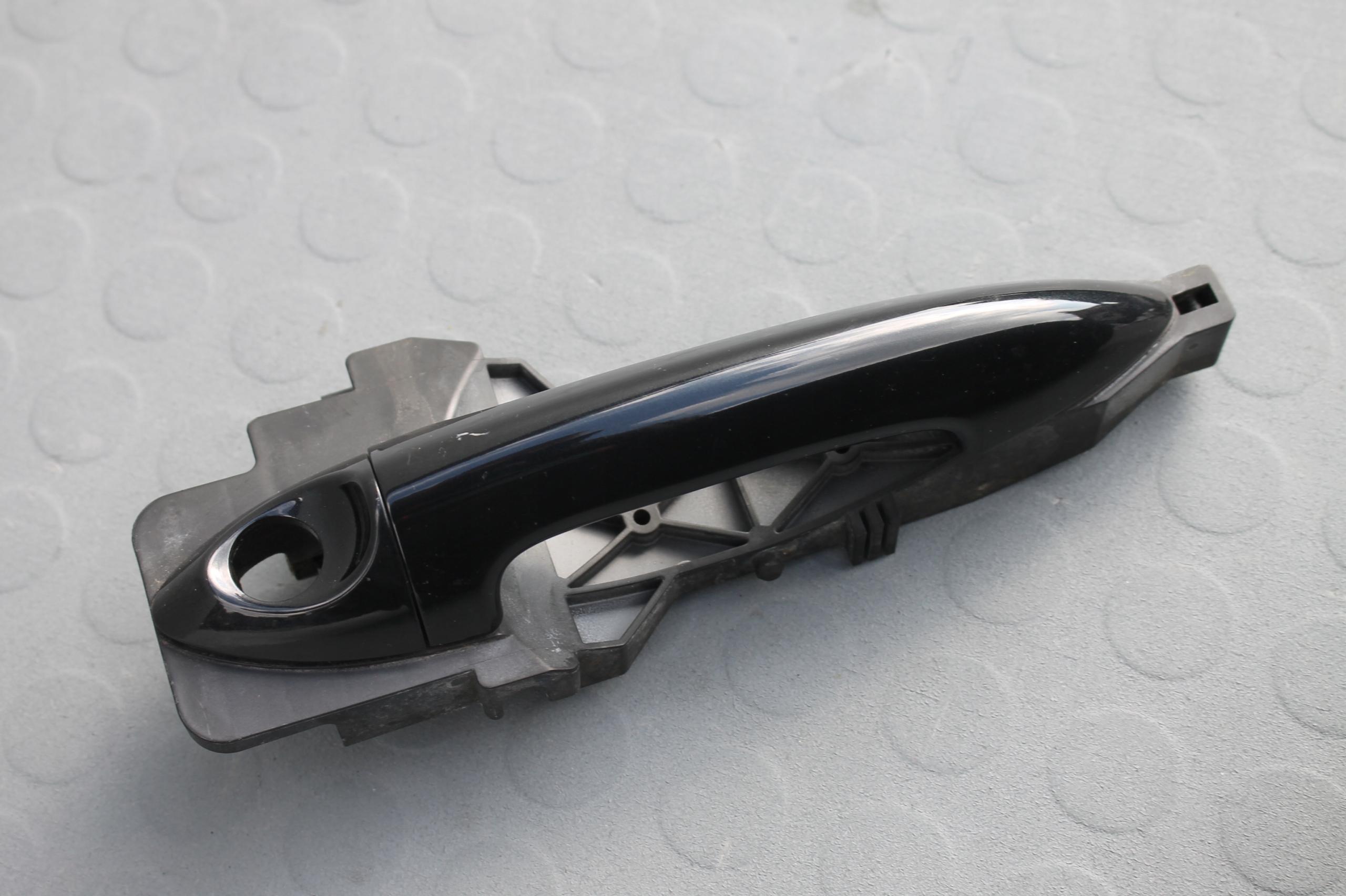 ЗОВНІШНЯ РУЧКА ДВЕРЕЙ ЛІВА ПЕРЕДНЯ 9F KIA VENGA