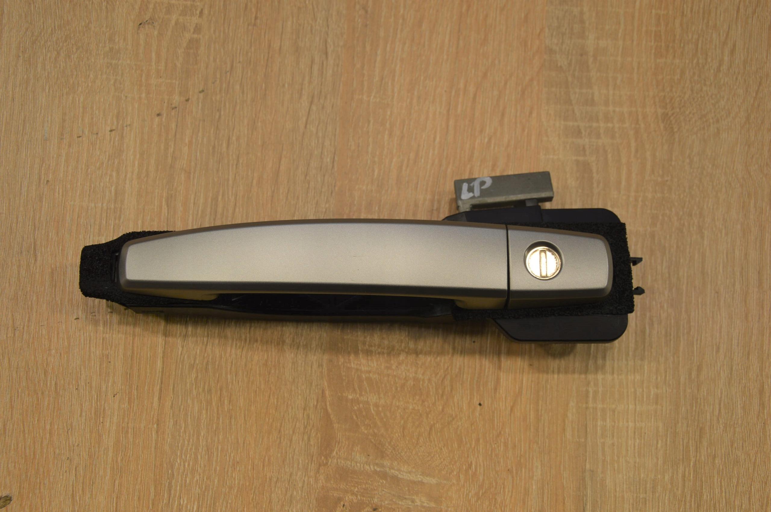 ЗОВНІШНЯ РУЧКА ДВЕРЕЙ ЛІВА ПЕРЕДНЯ CAPTIVA СІРО-СРІБЛЯСТА