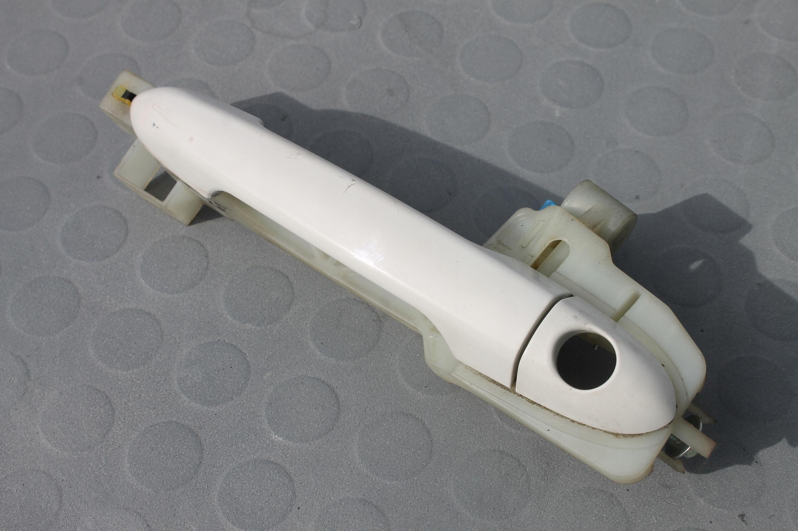 НАРУЖНАЯ РУЧКА ДВЕРИ ЛЕВАЯ ПЕРЕДНЯЯ KIA RIO III 11-17