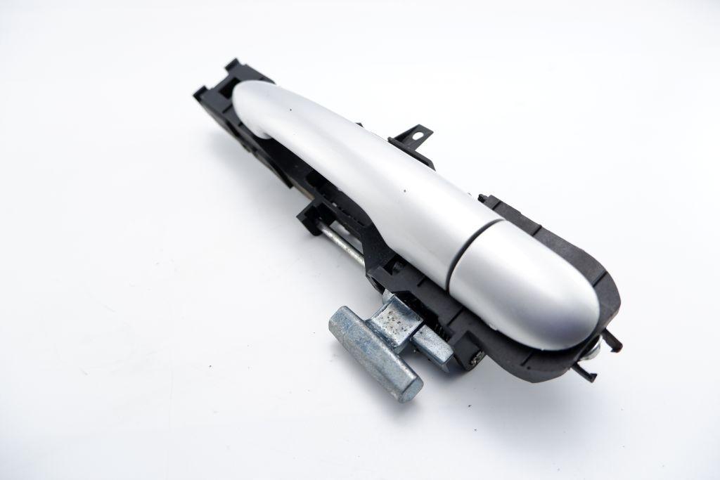 ЗАДНЯЯ ПРАВАЯ ДВЕРНАЯ РУЧКА RENAULT KOLEOS И 08-15