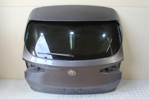 КАМЕРА НА ЗАДНІЙ ДВІРІ STELVIO