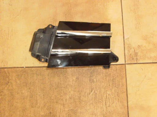 B8 - КРЫШКА ЗАРЯДНОГО ГНЕЗДА 3G0853479D