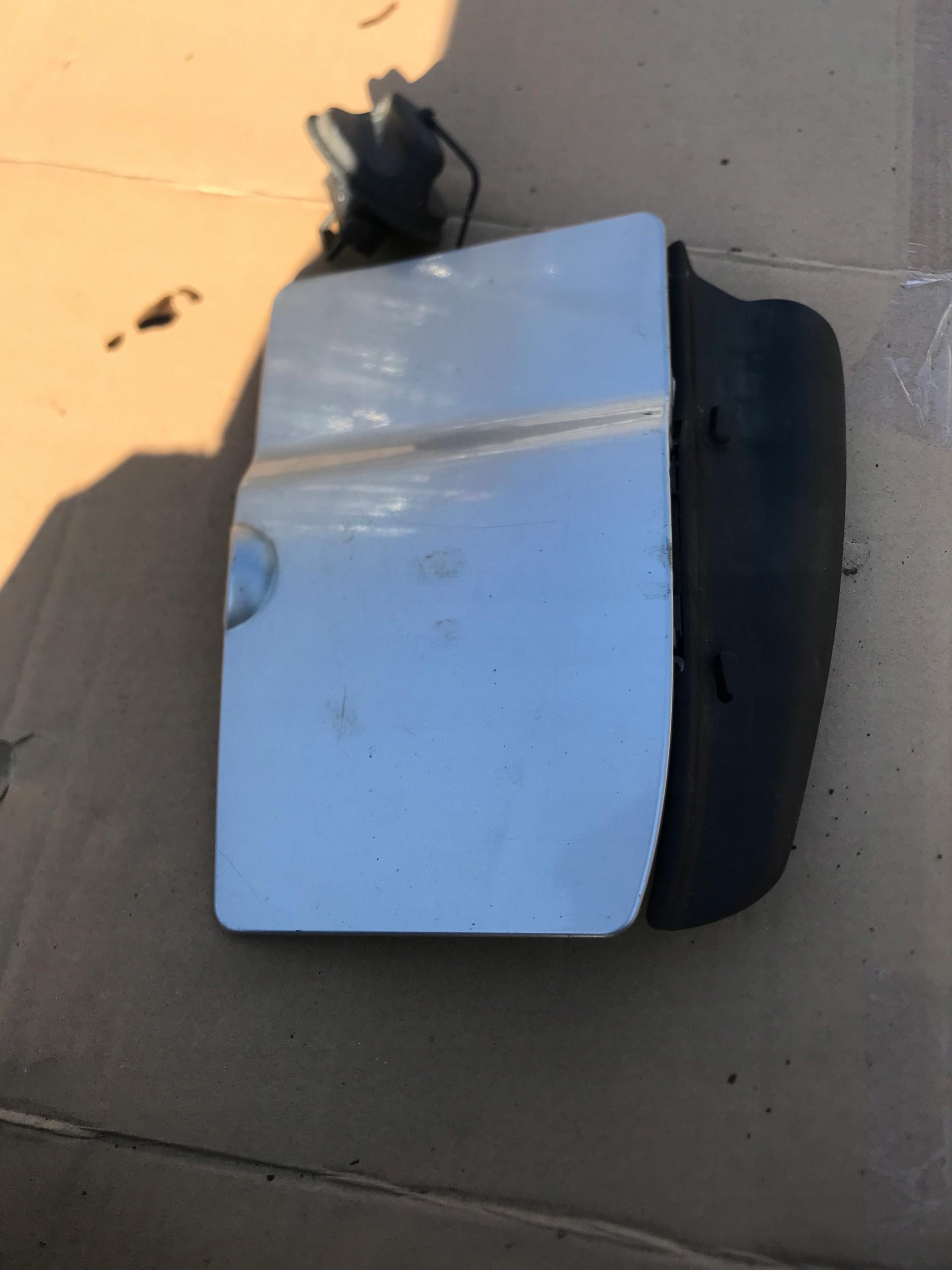 КРЫШКА ТОПЛИВНОГО БАКА TRAFIC VIVARO 2,5 DCI 2001-14