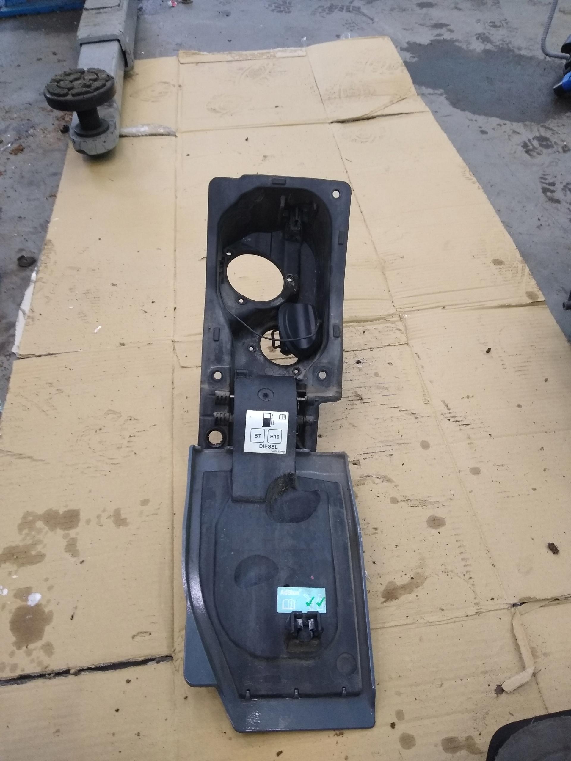 КРЫШКА ТОПЛИВНОГО БАКА TRAFIC VIVARO B 2.0 DCI 2019-22