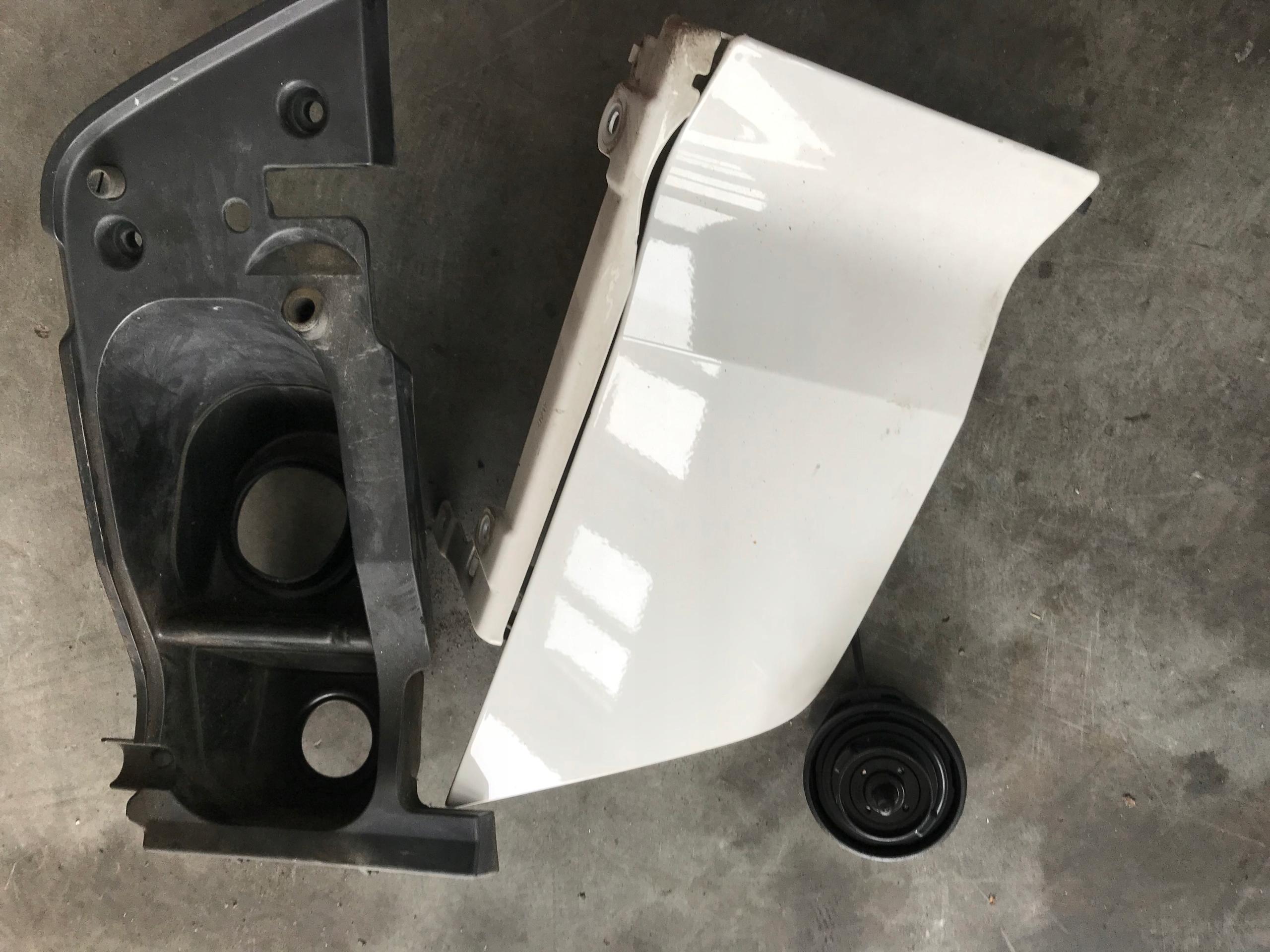 КРЫШКА ТОПЛИВНОГО БАКА VW CRAFTER II 2017-2022