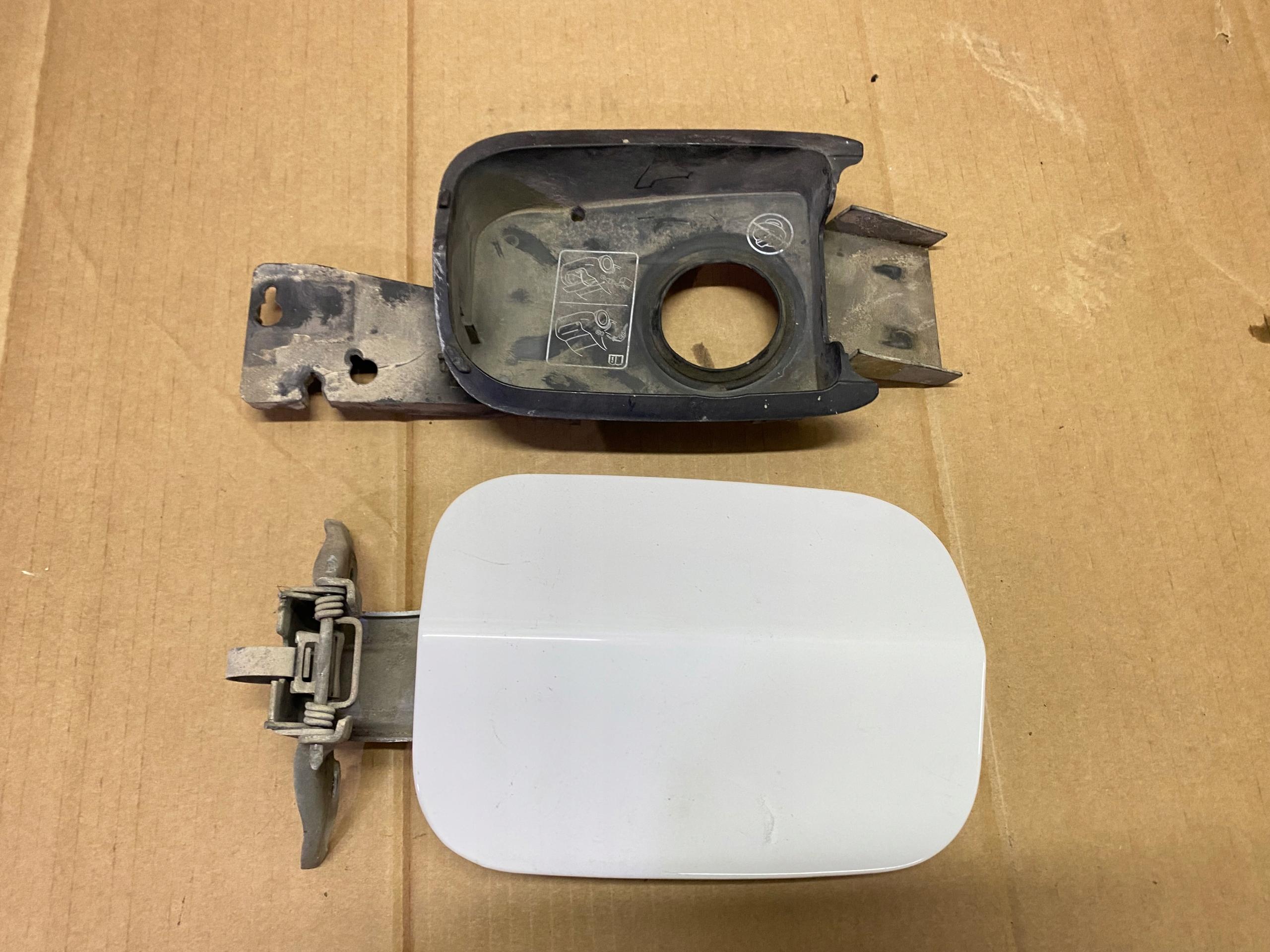 КРЫШКА ТОПЛИВНОГО БАКА DODGE CHARGER 3.6 LIFT