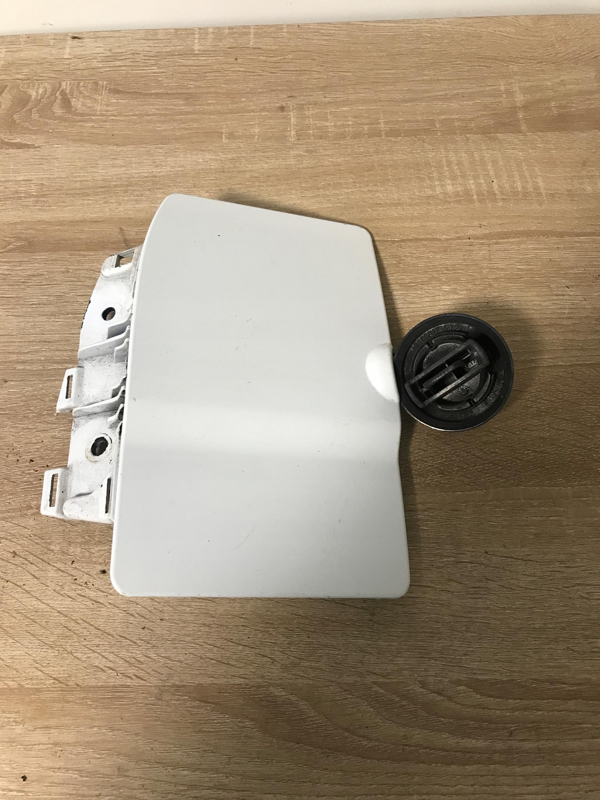 КРИШКА ПАЛИВНОГО БАКА RENAULT TRAFIC 8200030800