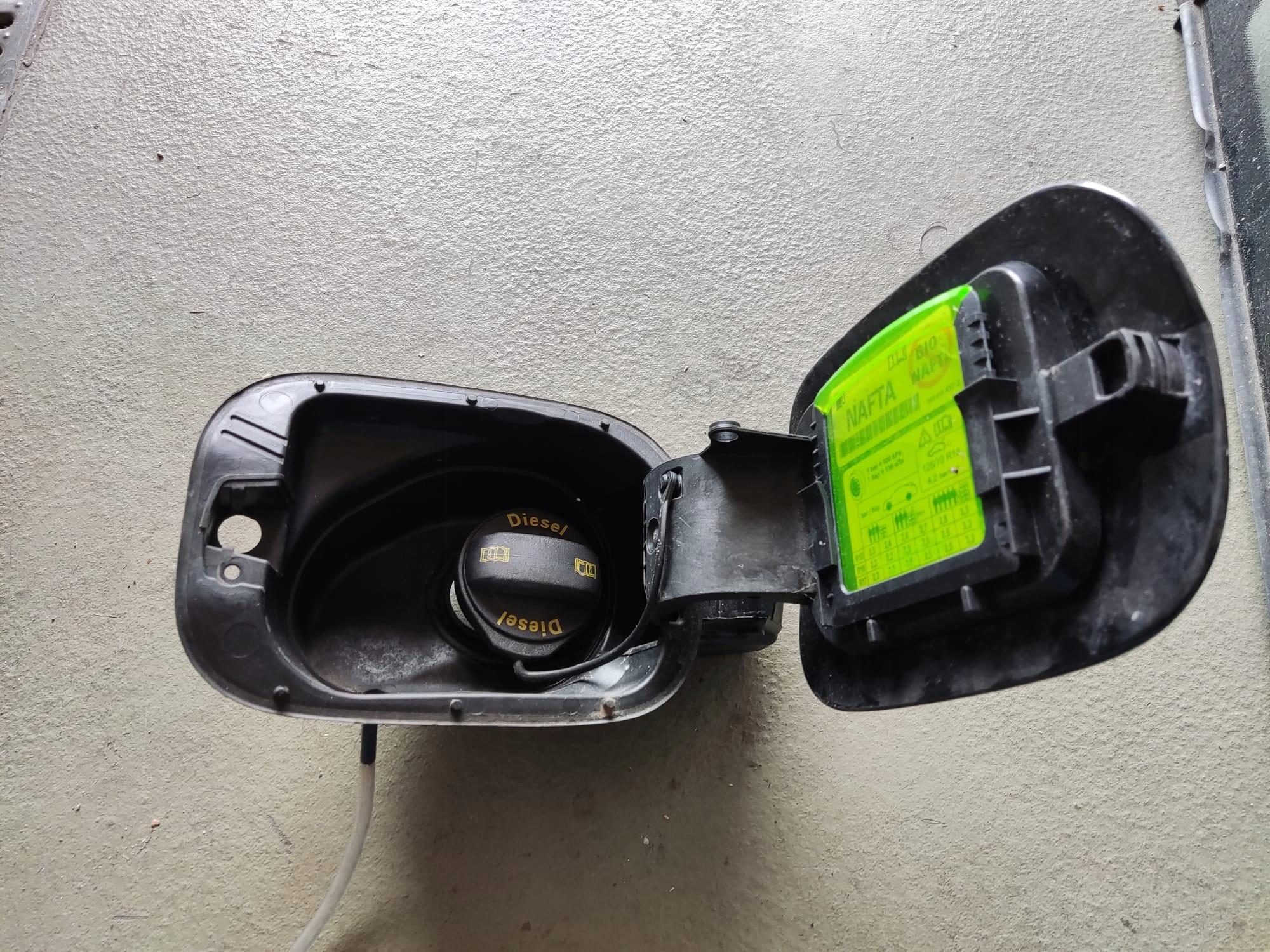 Кришка паливного бака SKODA OCTAVIA III 5E0809702B