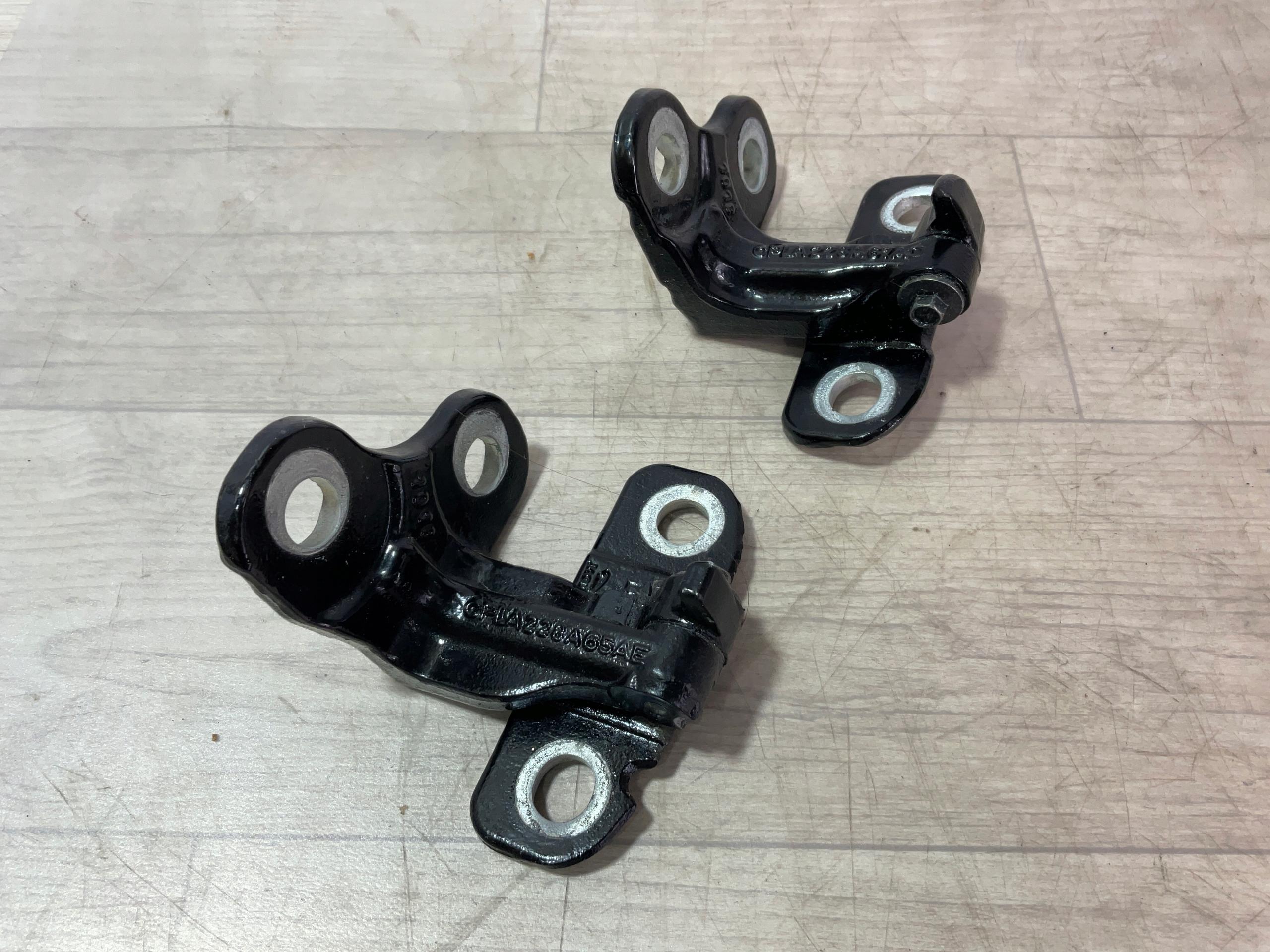 CPLA-228A67-AD CPLA-228A65-AE - Комплект дверних петель передній задній правий F-PACE X761