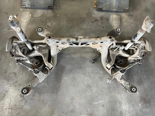 Комплектна траверса підвіски задня балка audi a6 c7 3.0 avant 4g0505287