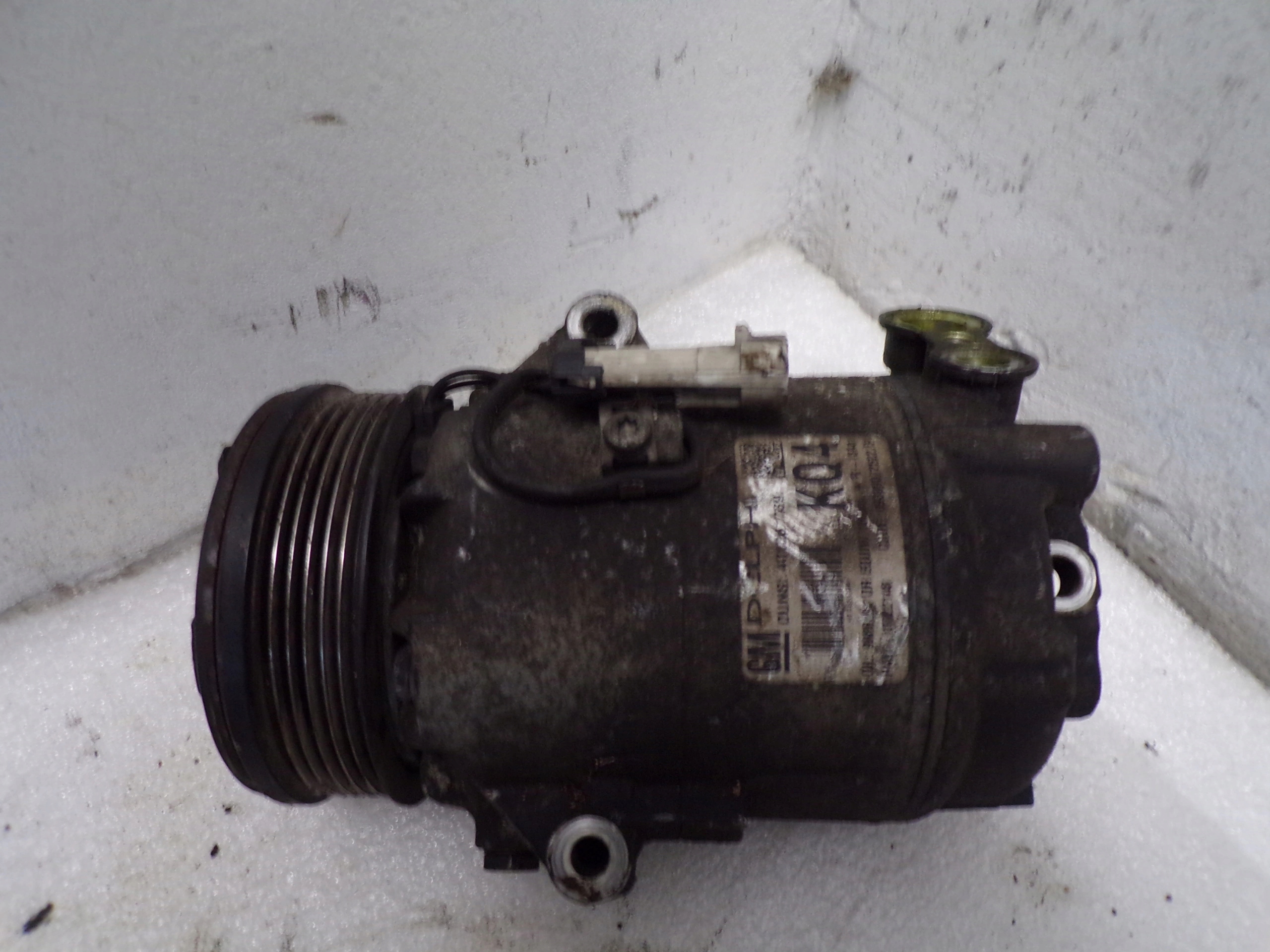 КОМПРЕСОР КОНДИЦІОНЕРА OPEL ZAFIRA ASTRA 401351739