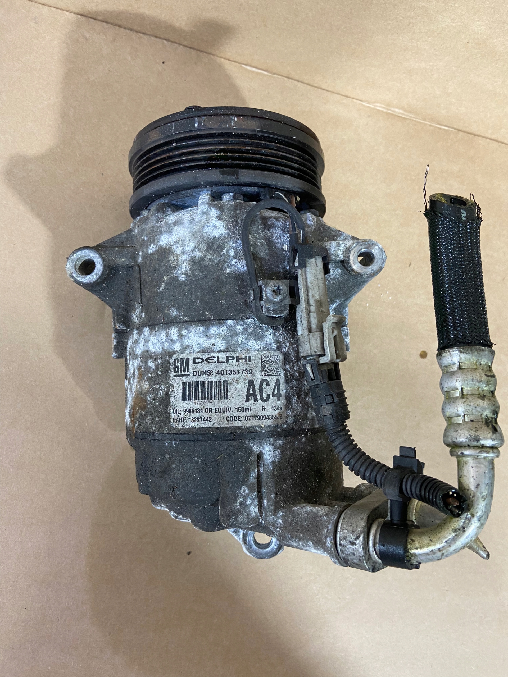 КОМПРЕСОР КОНДИЦІОНЕРА OPEL ZAFIRA B 401351739