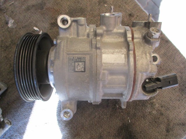 5q0 816 - КОМПРЕСОР КОНДИЦІОНЕРА VW SKODA 5Q0816803D