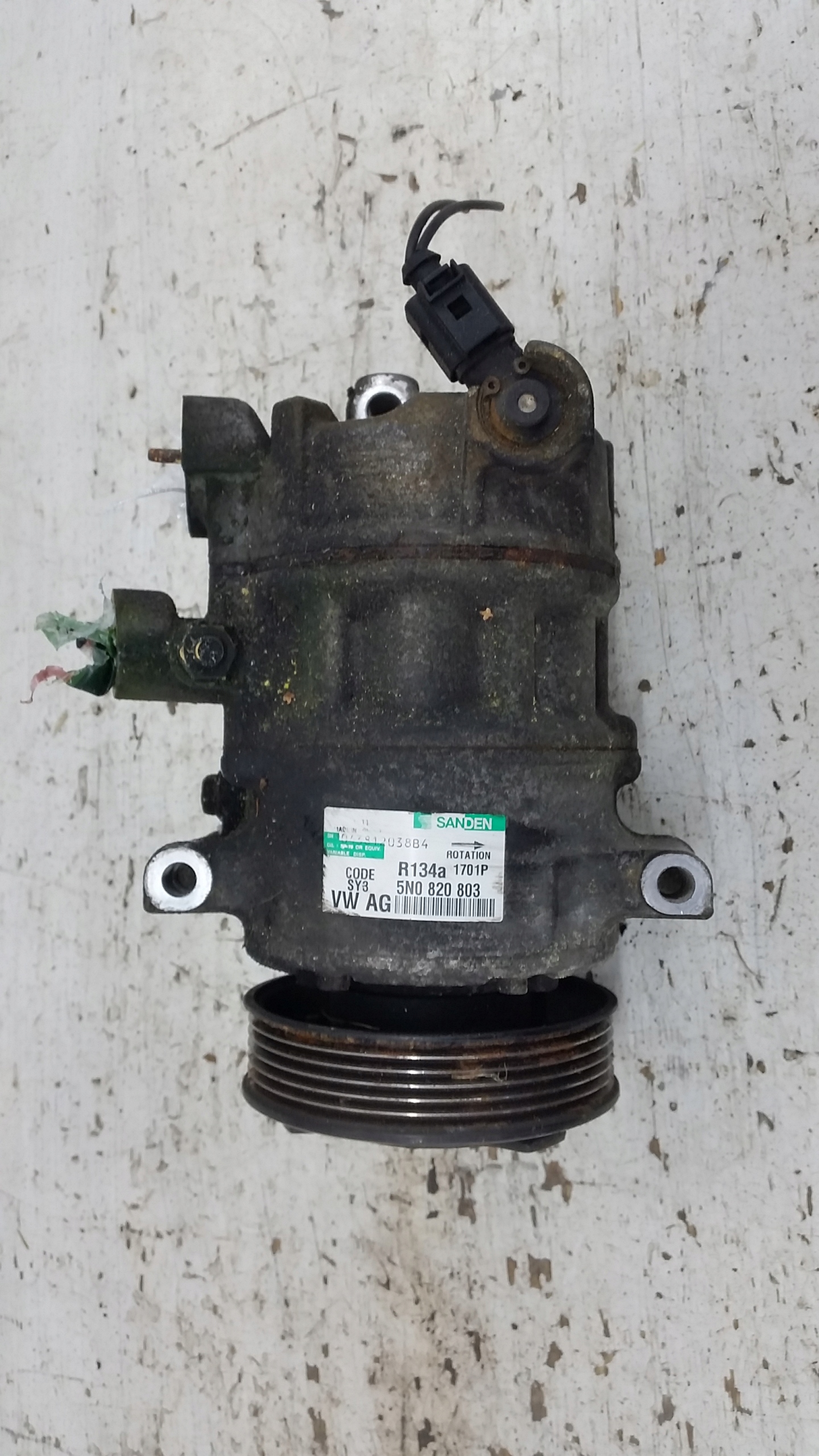 5N0820803A - КОМПРЕССОР КОМПРЕССОРА ВВ АУДИ МЕСТО ШКОДА 5Н0820803А