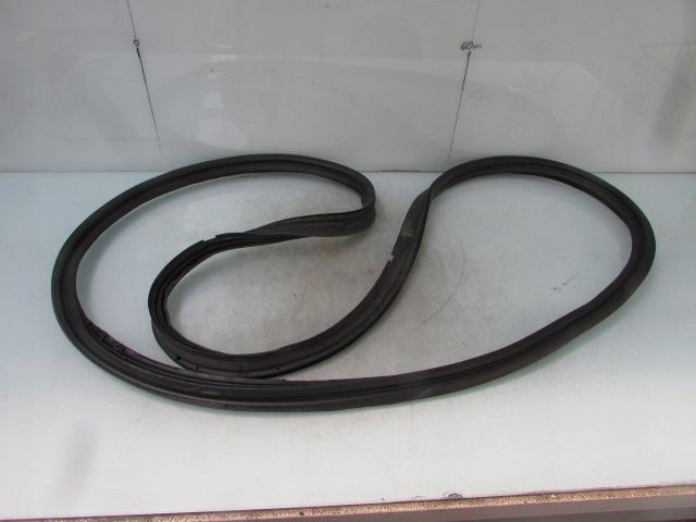 KORANDO IV 20R ПРОКЛАДКА КРЫШКИ БАГАЖНОГО ОТСЕКА ЗАДН.